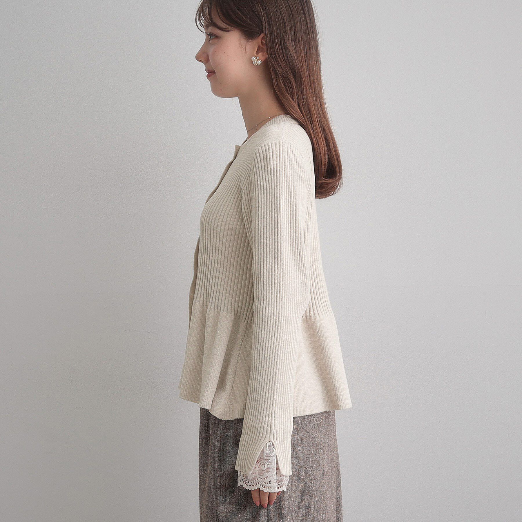 Couture broach「【袖口レース・着映え】短毛モールペプラム カーデ」|カーディガン|