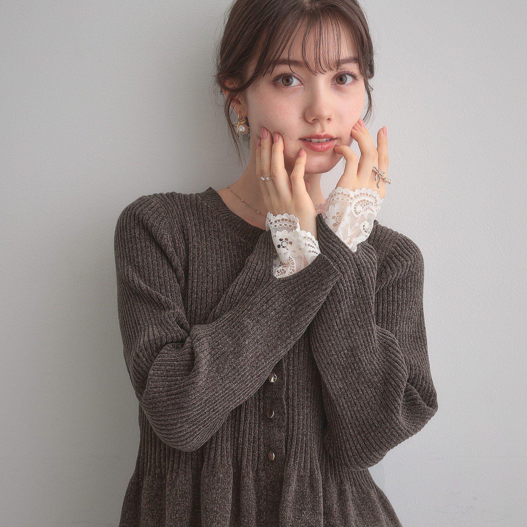 Couture broach「【袖口レース・着映え】短毛モールペプラム カーデ」|カーディガン|ブラウン(044)