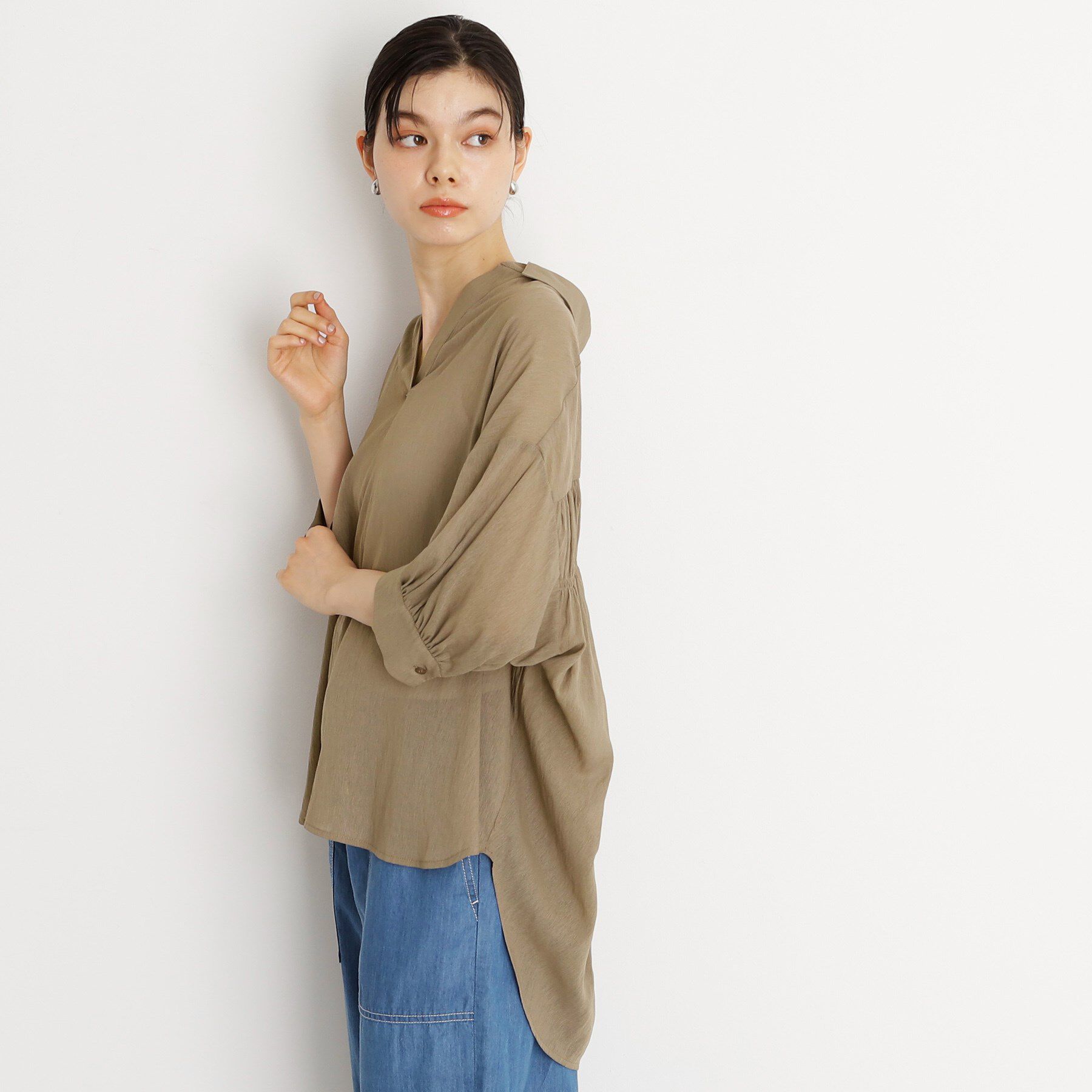 THE SHOP TK「後ろギャザーシアーシャツ【体型カバー／洗える】」|シャツ・ブラウス|