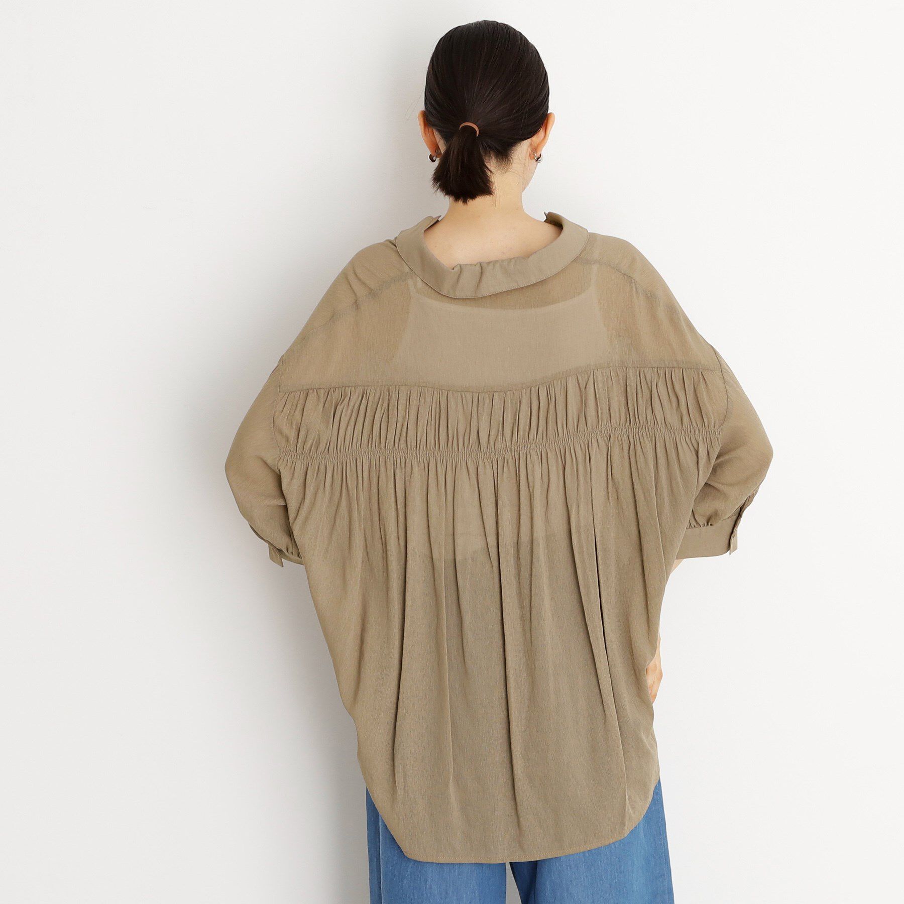 THE SHOP TK「後ろギャザーシアーシャツ【体型カバー／洗える】」|シャツ・ブラウス|
