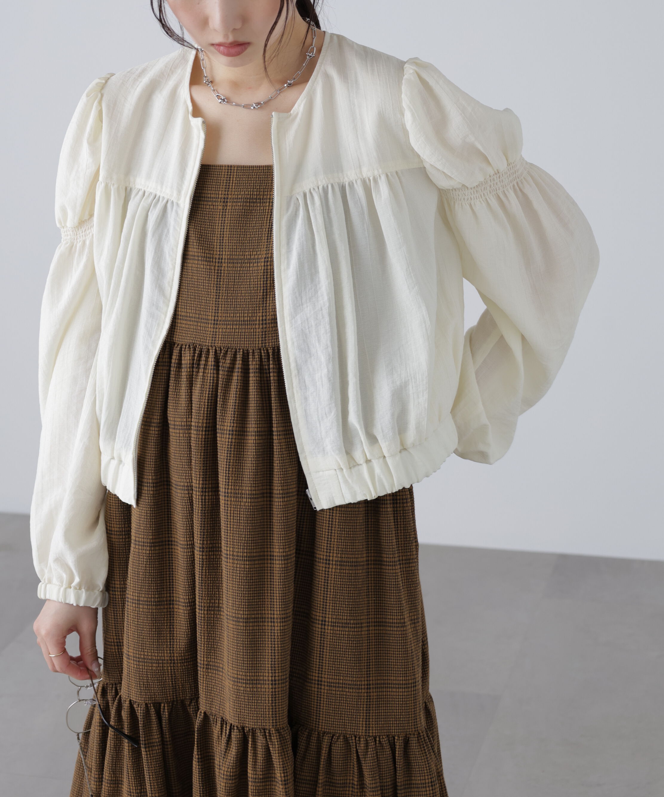  「ノーカラーギャザーシャツブルゾン」|ブルゾン・スタジャン|