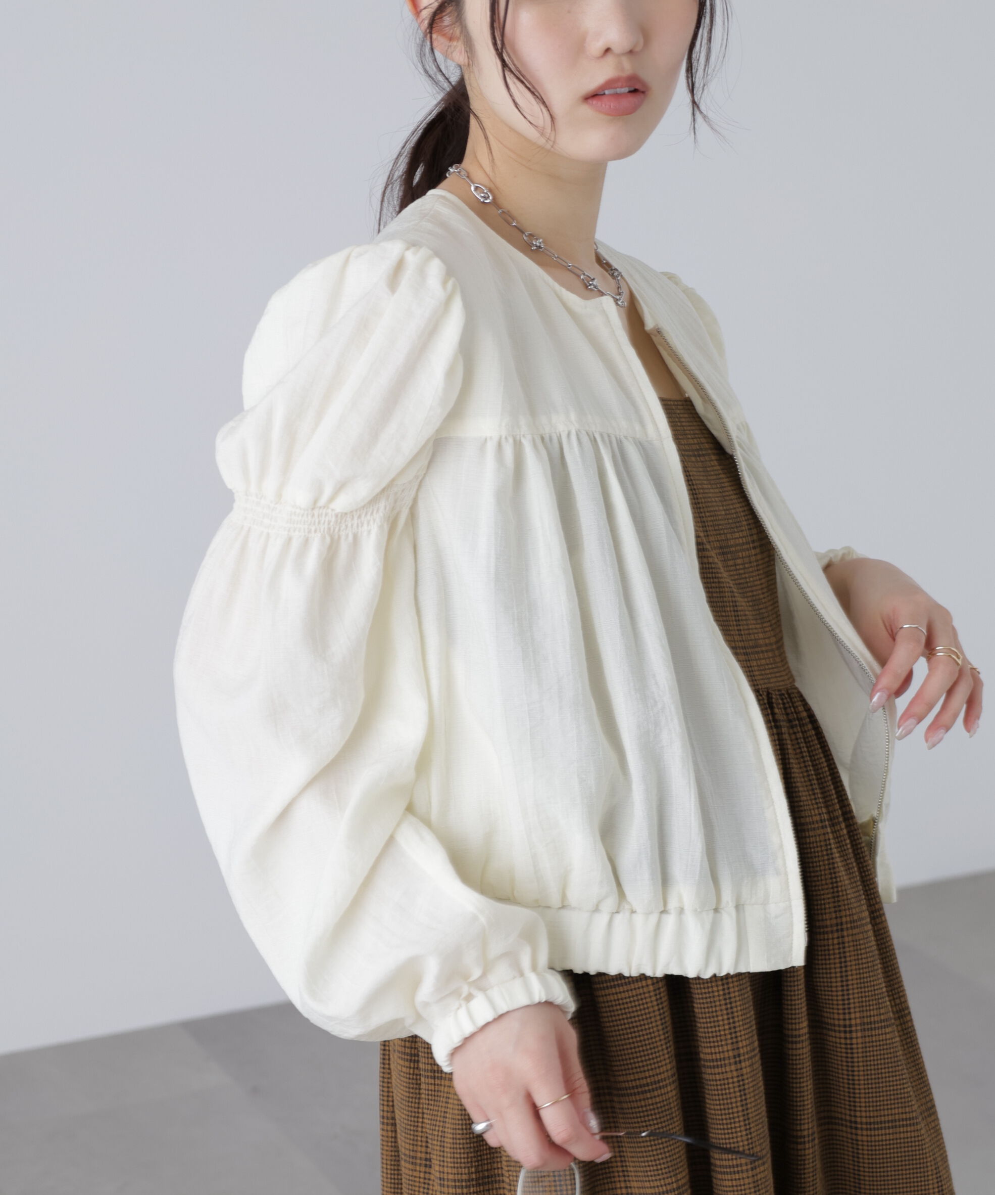  「ノーカラーギャザーシャツブルゾン」|ブルゾン・スタジャン|