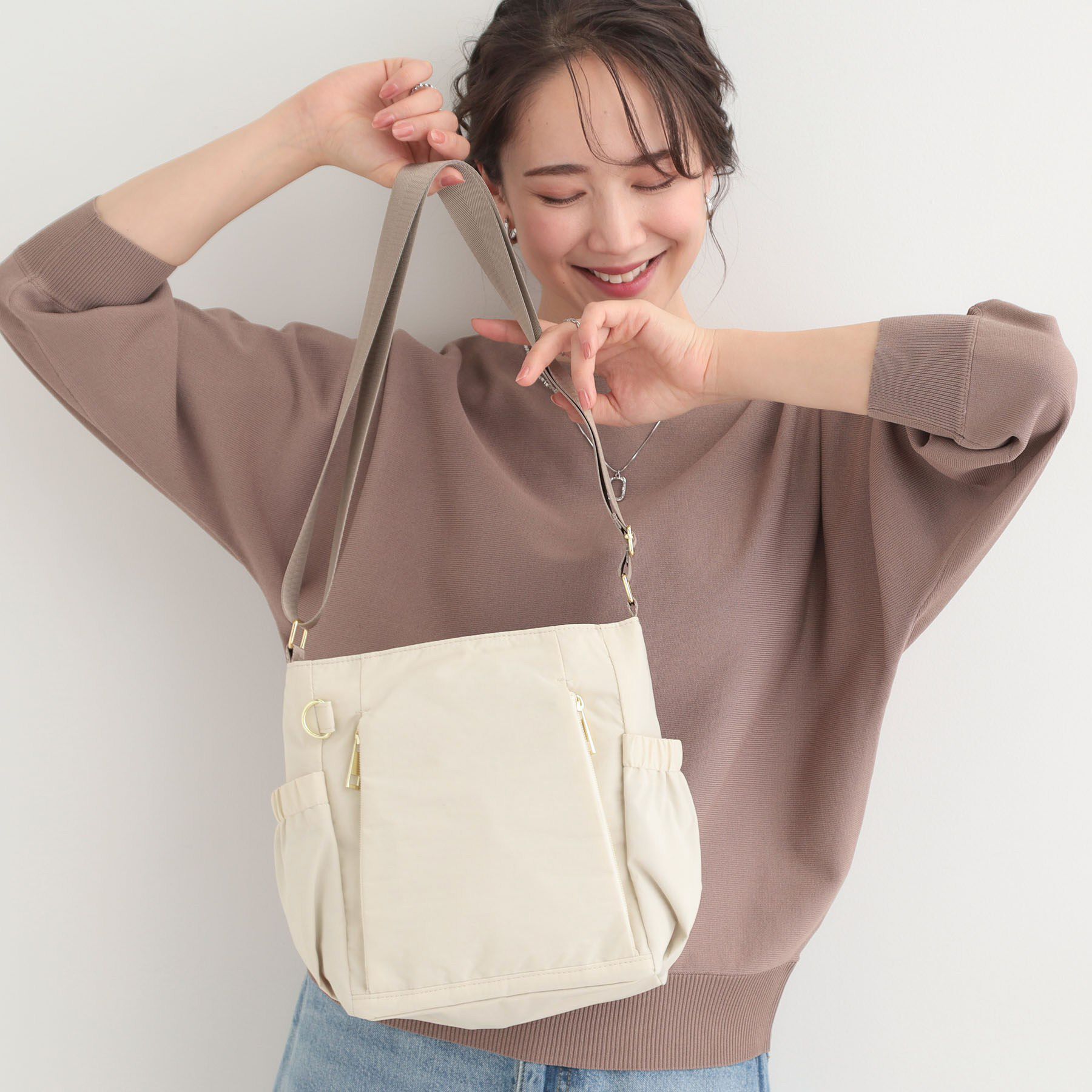 SHOO･LA･RUE「【撥水】縦ファスナー8ポケットショルダーバッグ」|ショルダー・メッセンジャー|アイボリー(004)