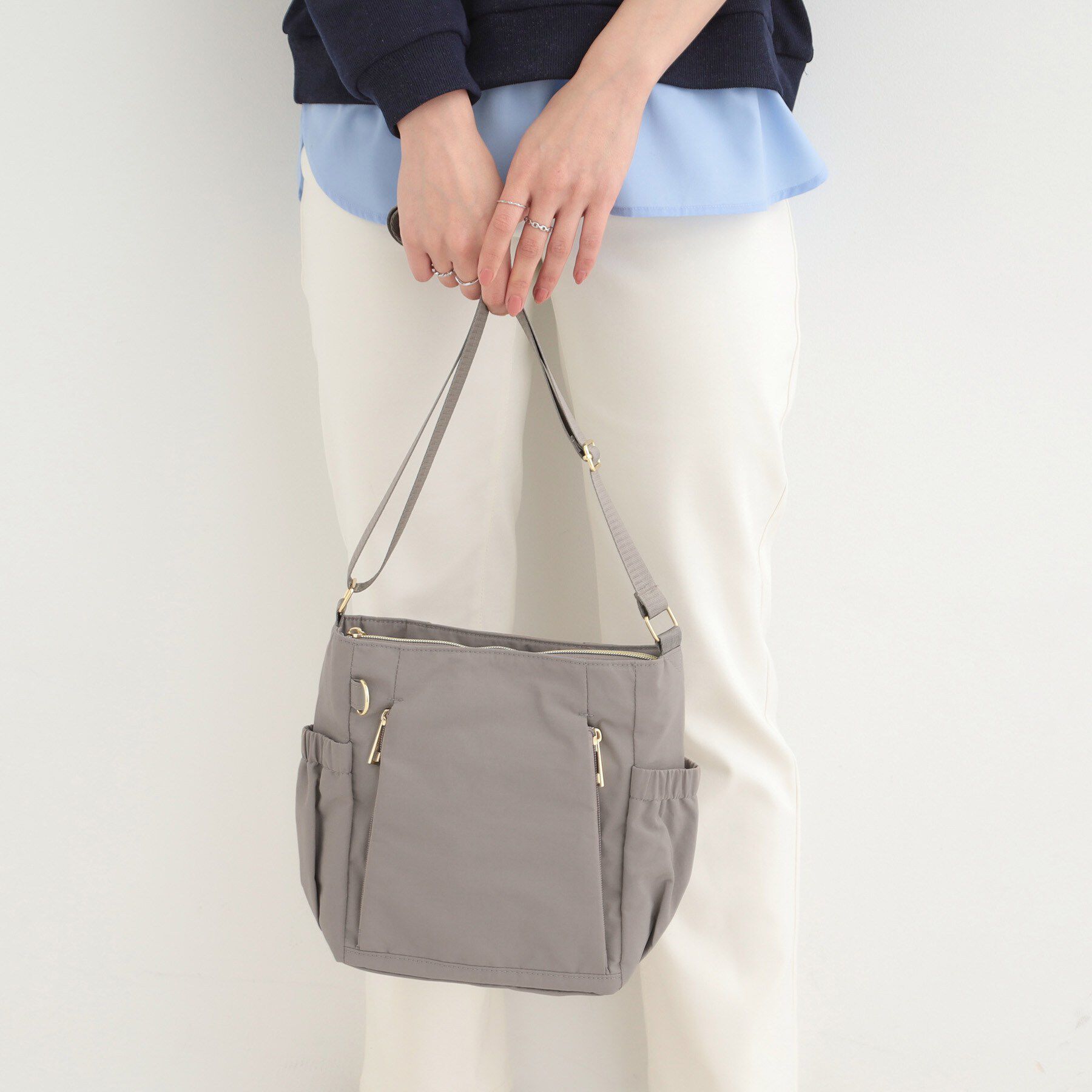 SHOO･LA･RUE「【撥水】縦ファスナー8ポケットショルダーバッグ」|ショルダー・メッセンジャー|