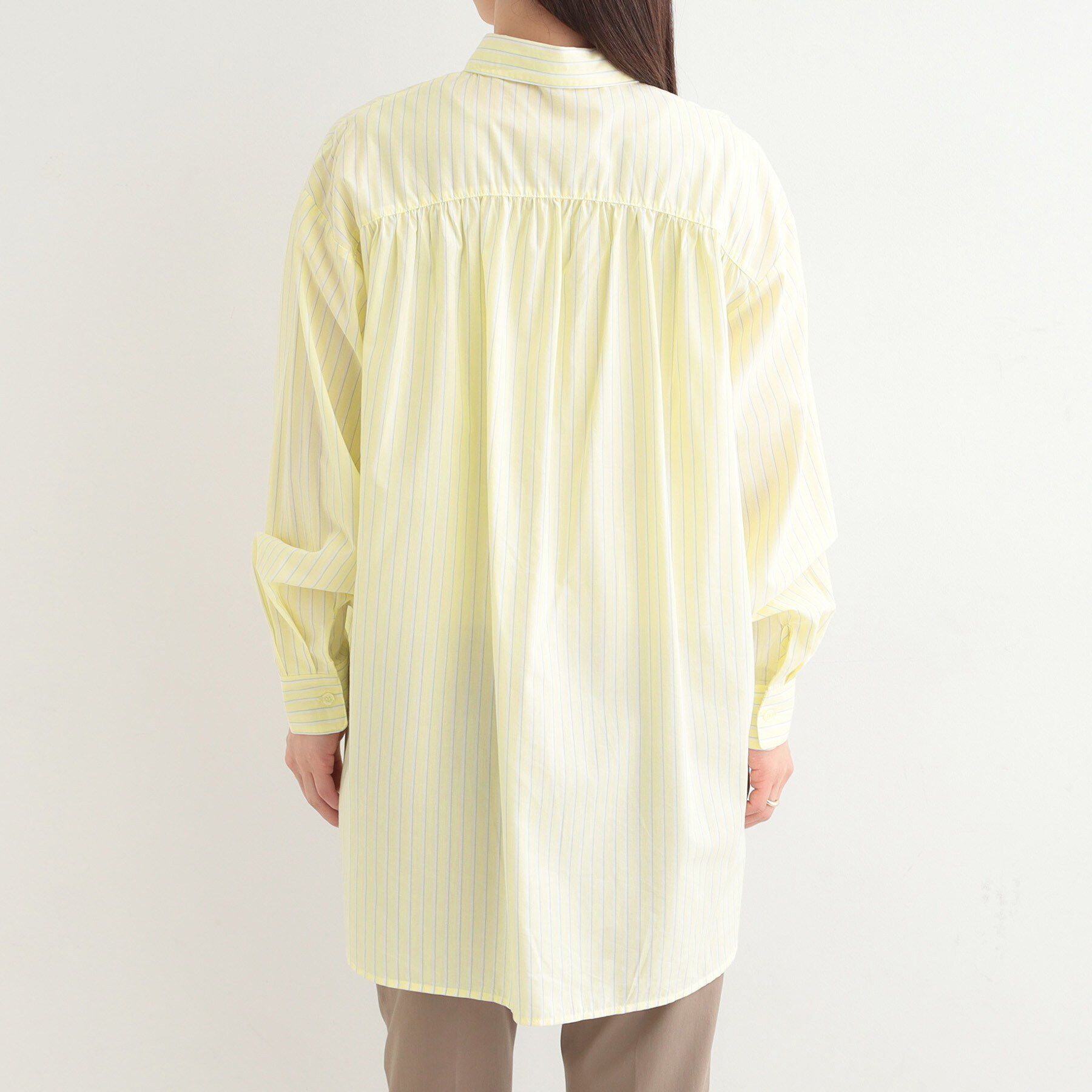 SHOO･LA･RUE「【体型カバー】バックギャザーで魅せる オーバーサイズシャツ」|シャツ・ブラウス|