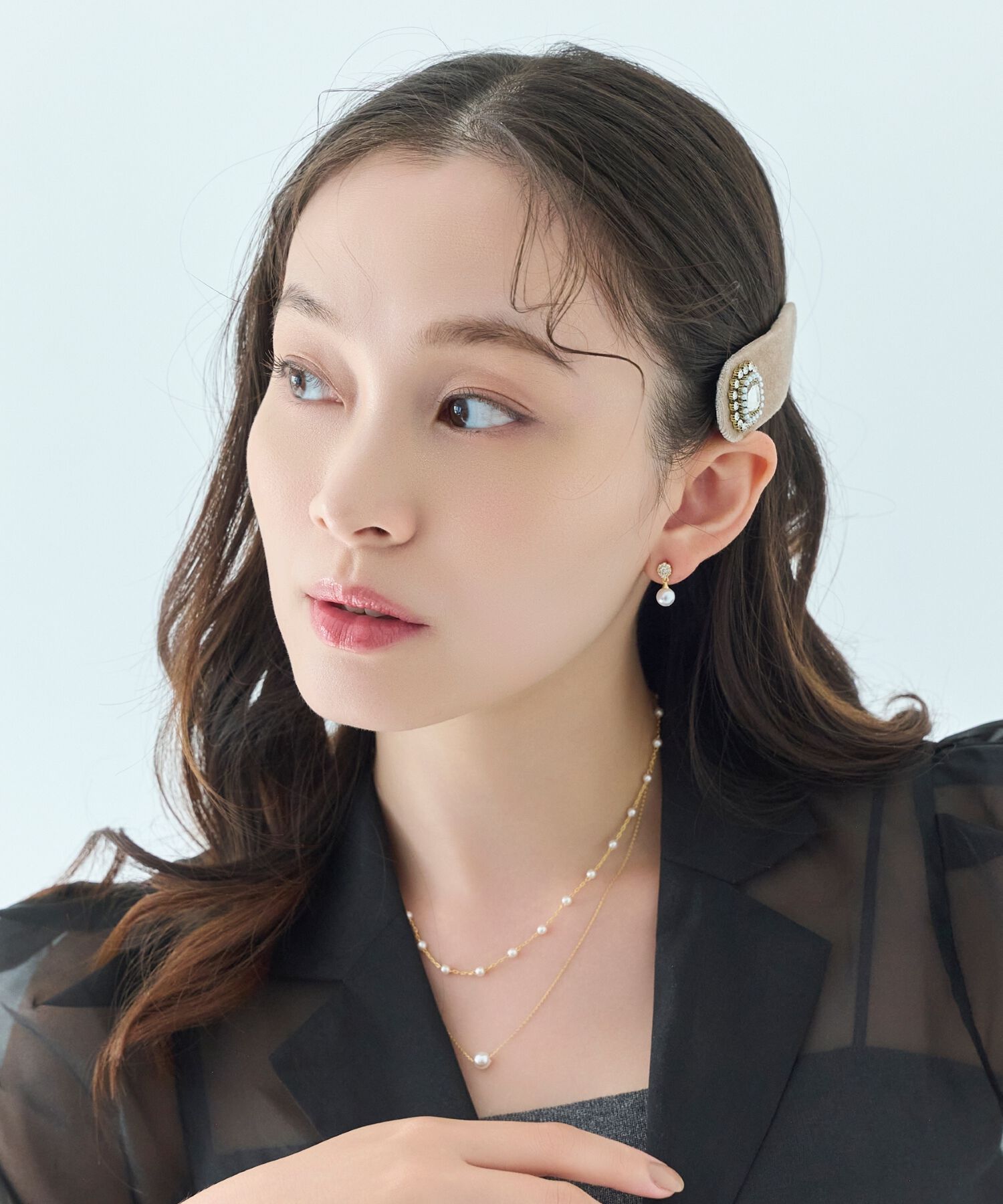  「【生産終了】クラッシービジューヘアピン　ベージュ/ベロア　結婚式 入学式 卒業式」|ヘアバンド|