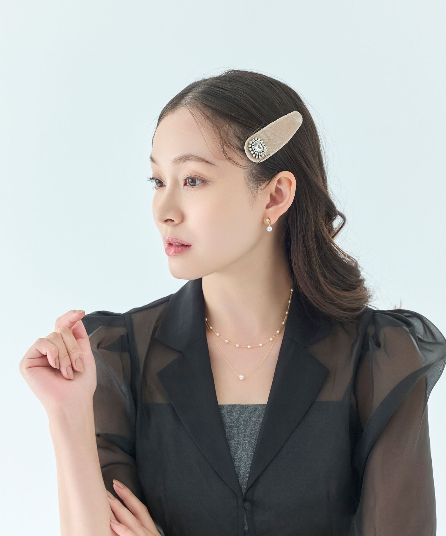  「【生産終了】クラッシービジューヘアピン　ベージュ/ベロア　結婚式 入学式 卒業式」|ヘアバンド|