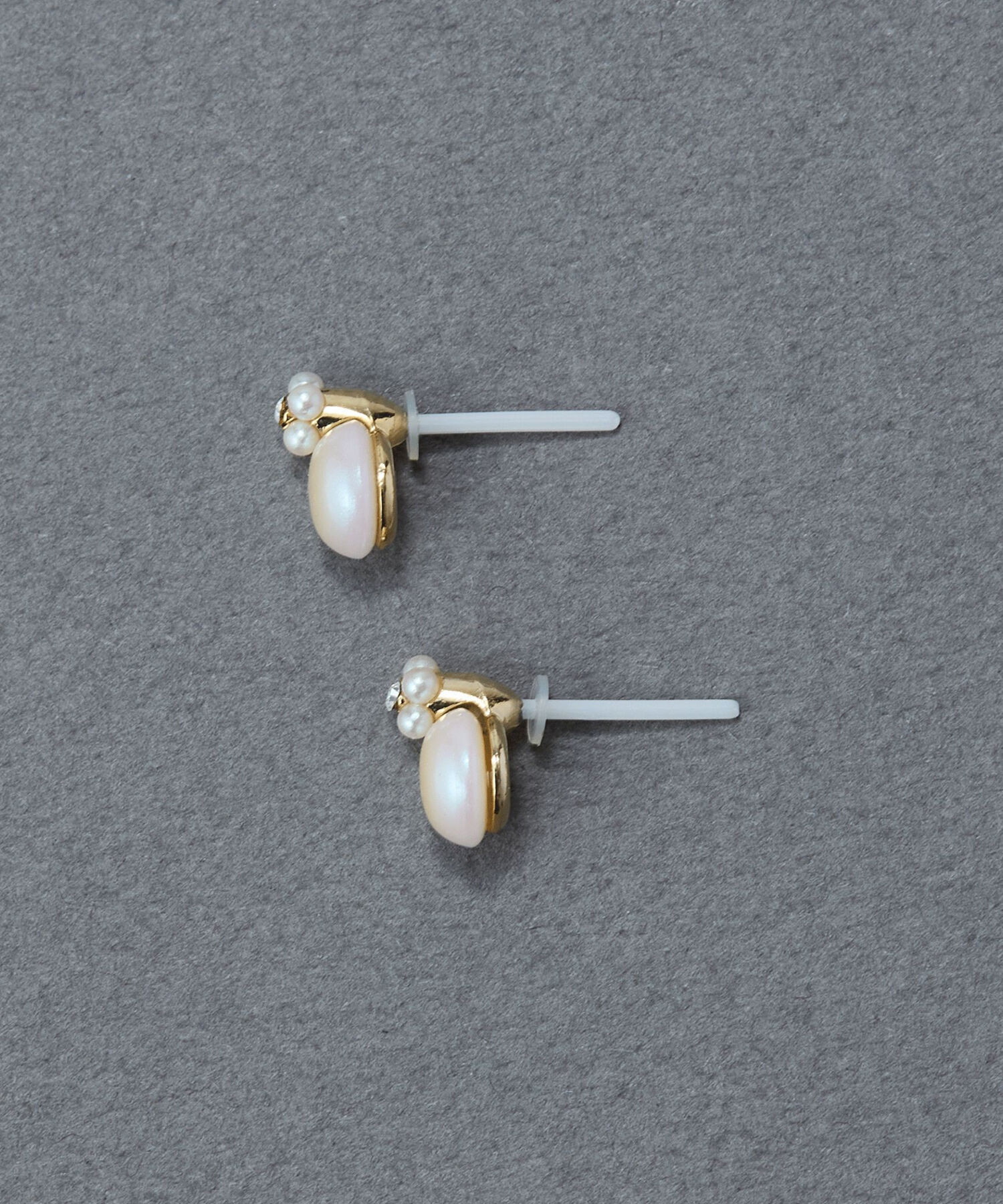 Phoebe「【金属アレルギー対応】タイニーフラワーパールセラミックポストピアス　お花モチーフ/小粒パール」|ピアス|