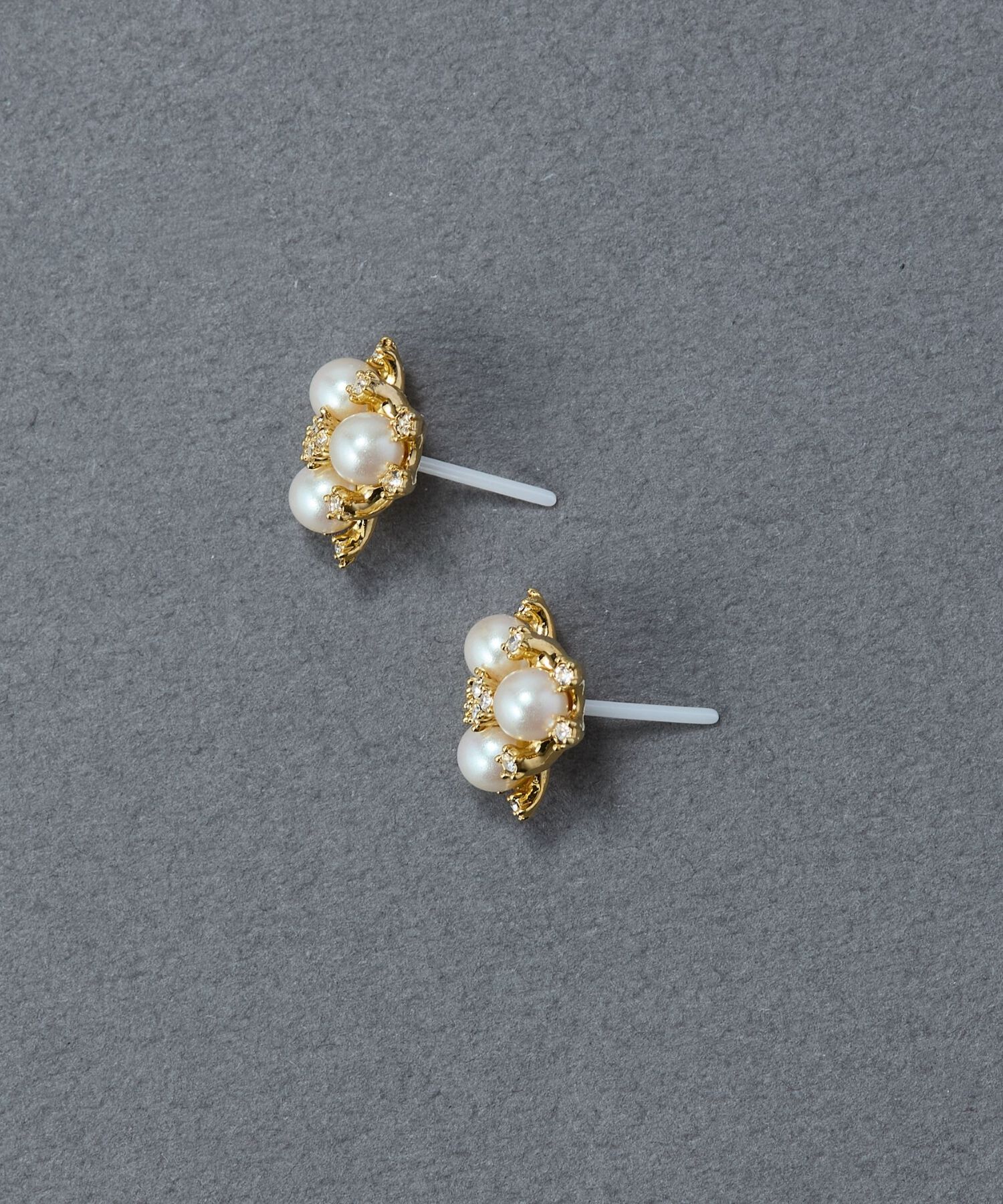 Phoebe「【金属アレルギー対応】パールブーケセラミックポストピアス　小粒パール」|ピアス|