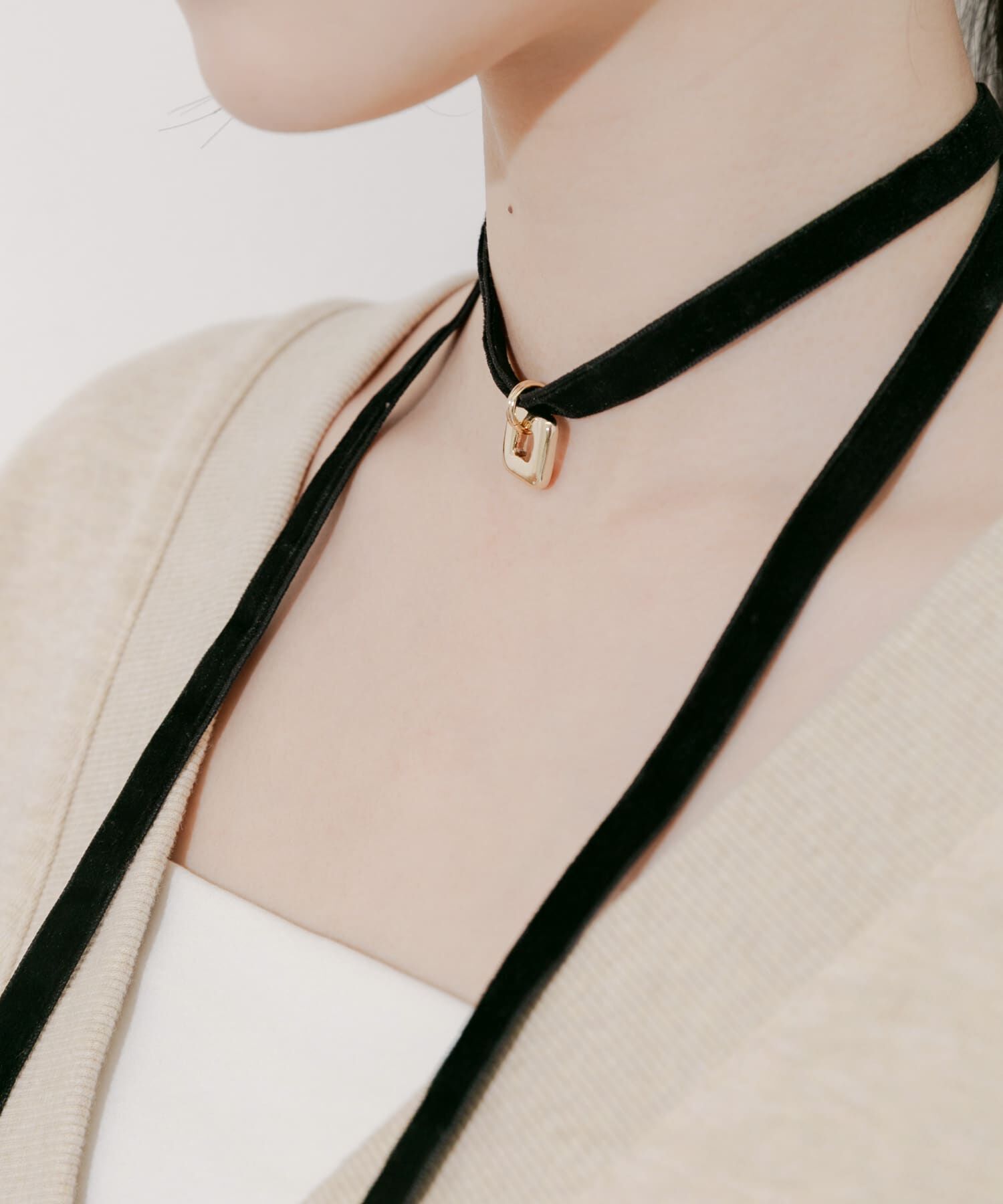 SMELLY「スクエアチャームベロアチョーカーネックレス」|ネックレス|