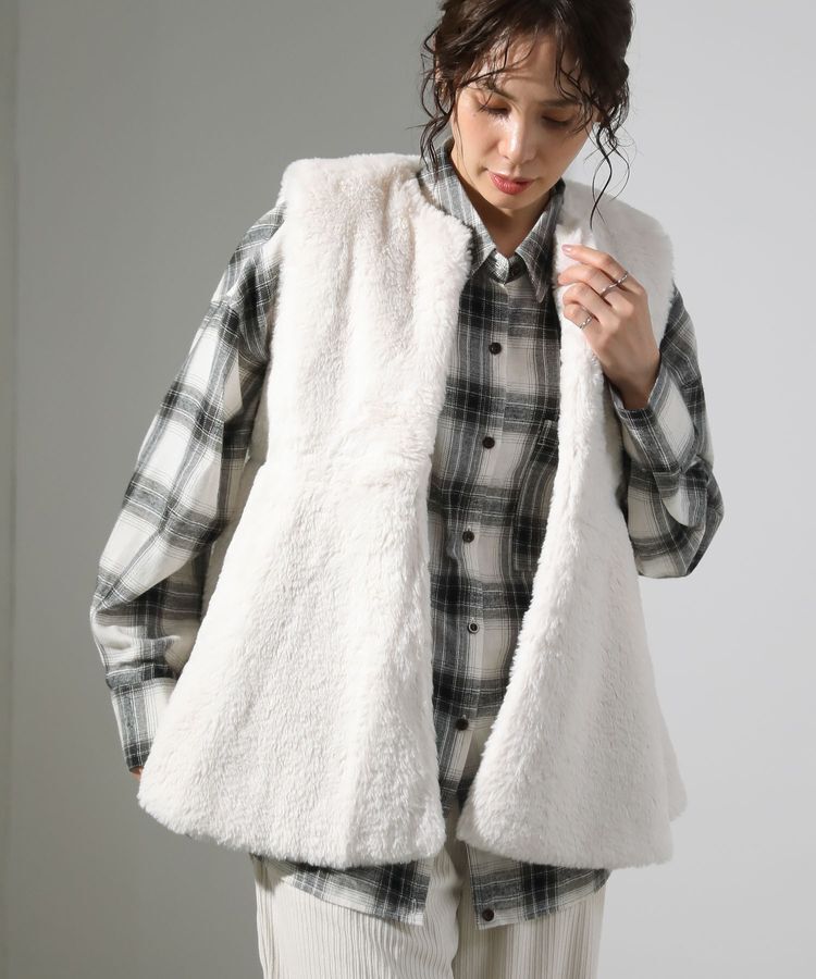 Green Parks「・ELENCARE DUE ペプラムフェイクファーベスト」|ベスト・ジレ|Ivory