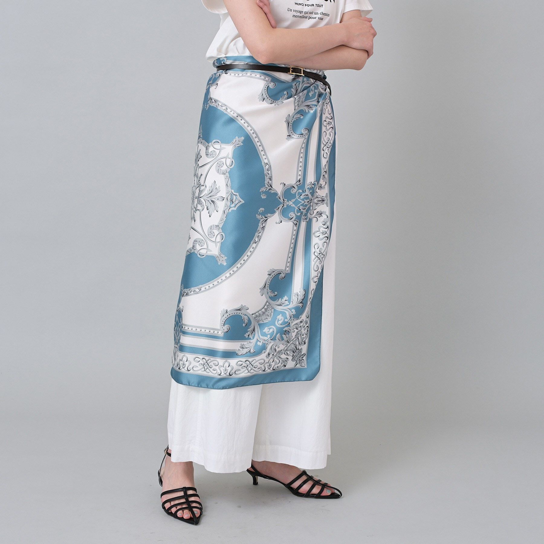 UNTITLED「【手洗い／88cm正方形】エンブレムプリントスカーフ」|ストール|