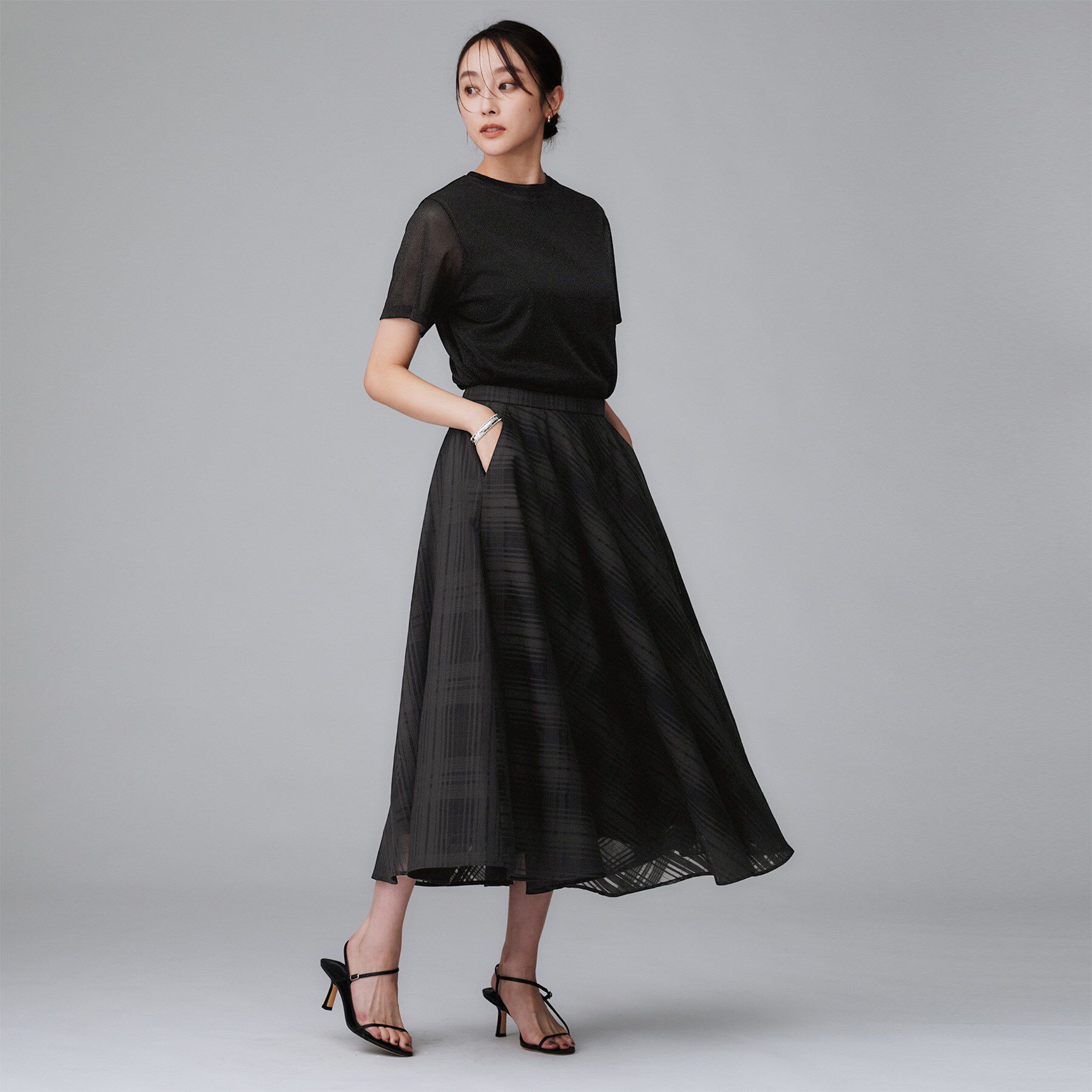 UNTITLED「【セットアップ可/後ろウエストゴム】シアーチェックスカート」|スカート|