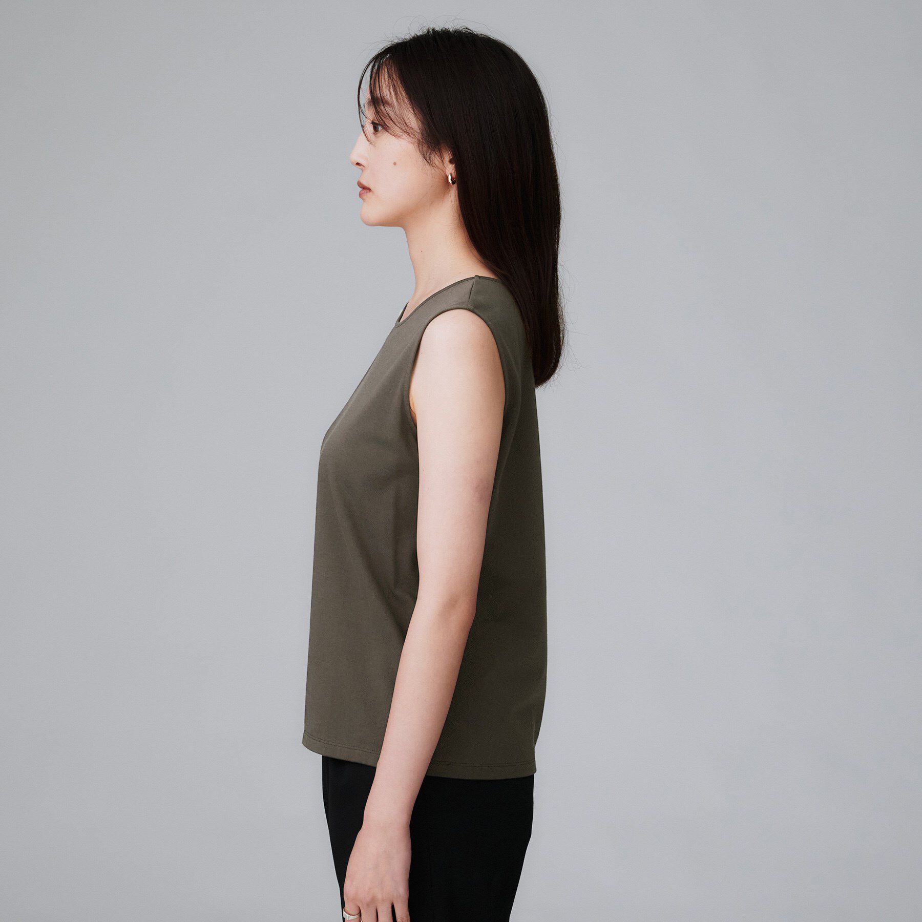 UNTITLED「【接触冷感／コットン100／洗える／丸首】ノースリーブ天竺プルオーバー」|Tシャツ・カットソー|