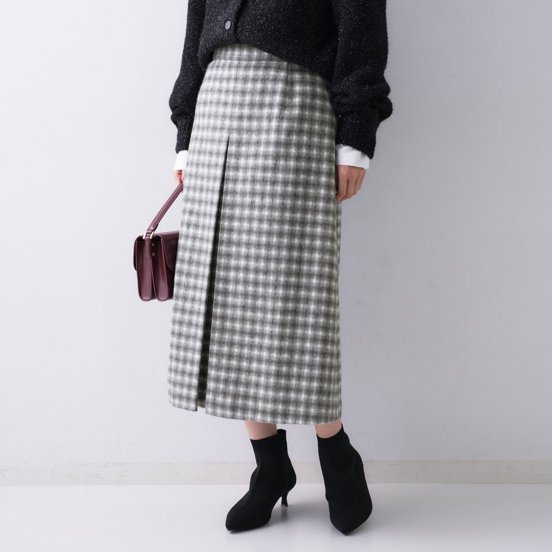 UNTITLED「【ふんわり/タイト見え】シャギーチェックスカート」|スカート|グレー(212)