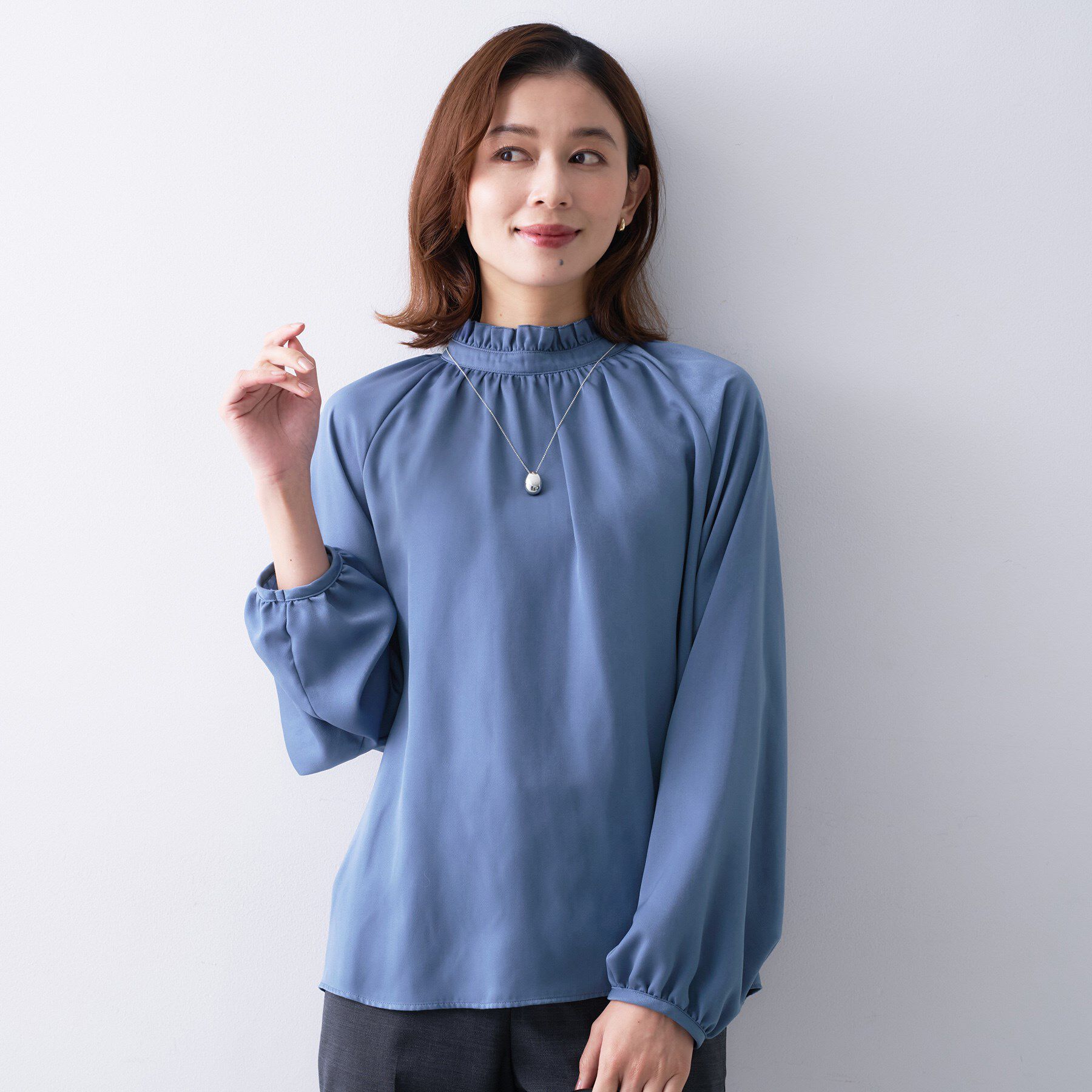 UNTITLED「【エレガント/お仕事着にも】スタンドフリルネック ブラウス」|シャツ・ブラウス|