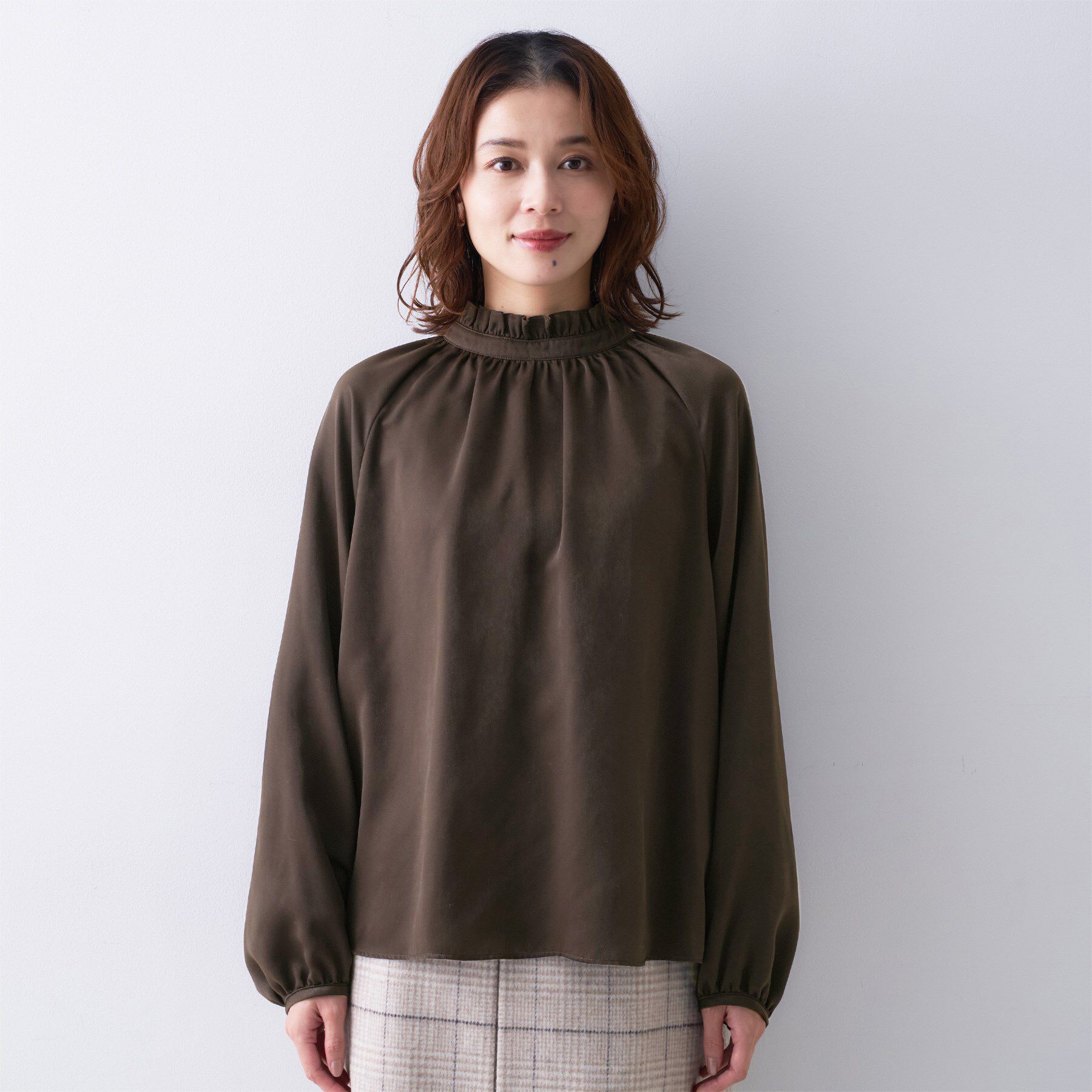 UNTITLED「【エレガント/お仕事着にも】スタンドフリルネック ブラウス」|シャツ・ブラウス|