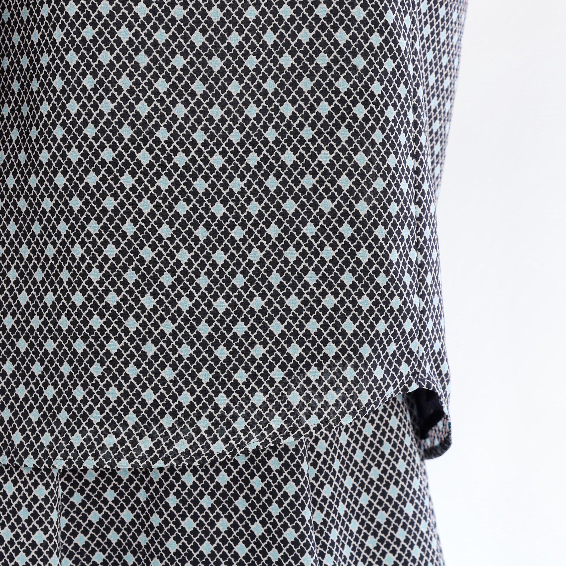 Reflect「【マシンウォッシュ可／セットアップ可】コツキ柄プリントブラウス」|シャツ・ブラウス|