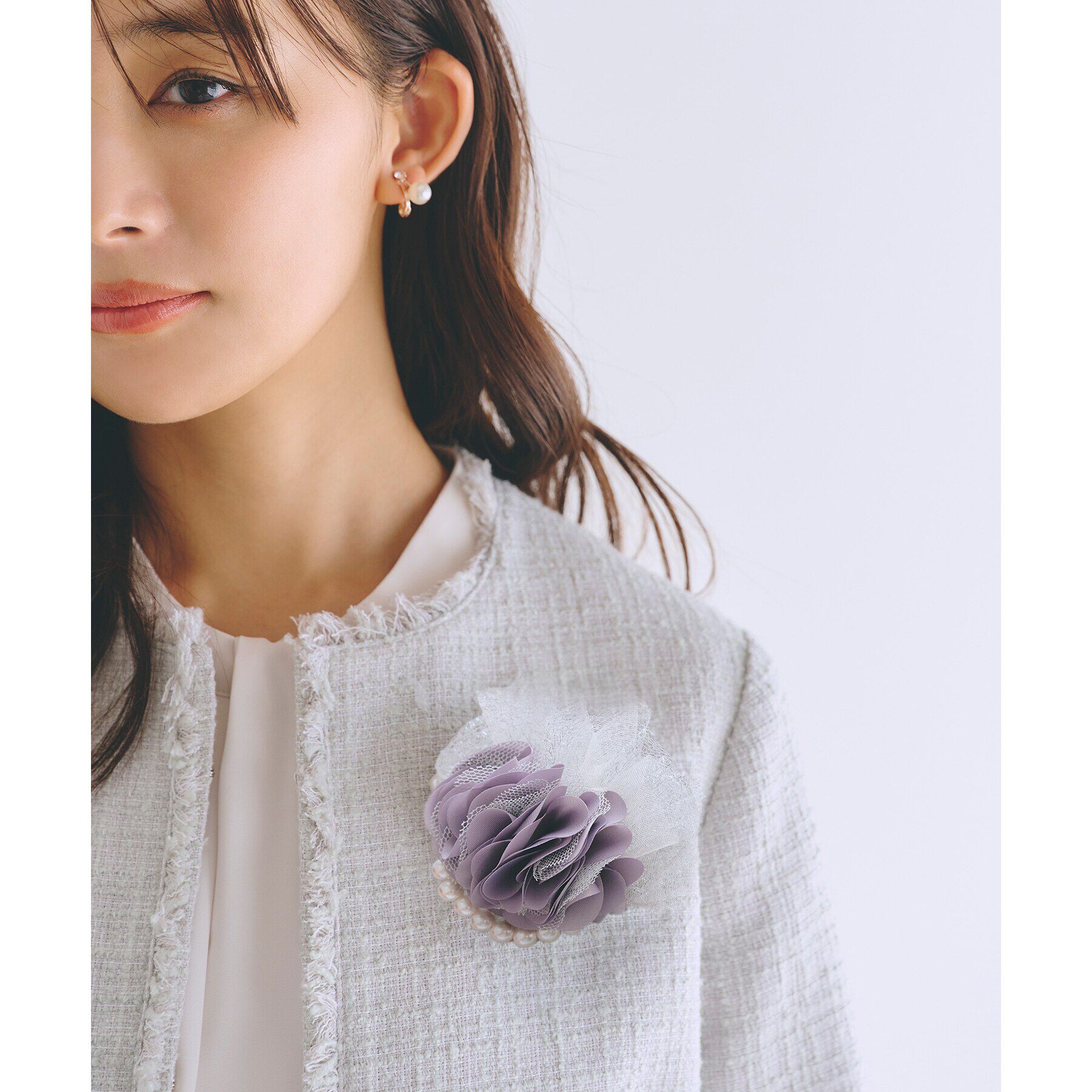 grove「フラワーシフォンパール調コサージュ【入卒対応可】」|ブローチ・コサージュ|グレー(012)
