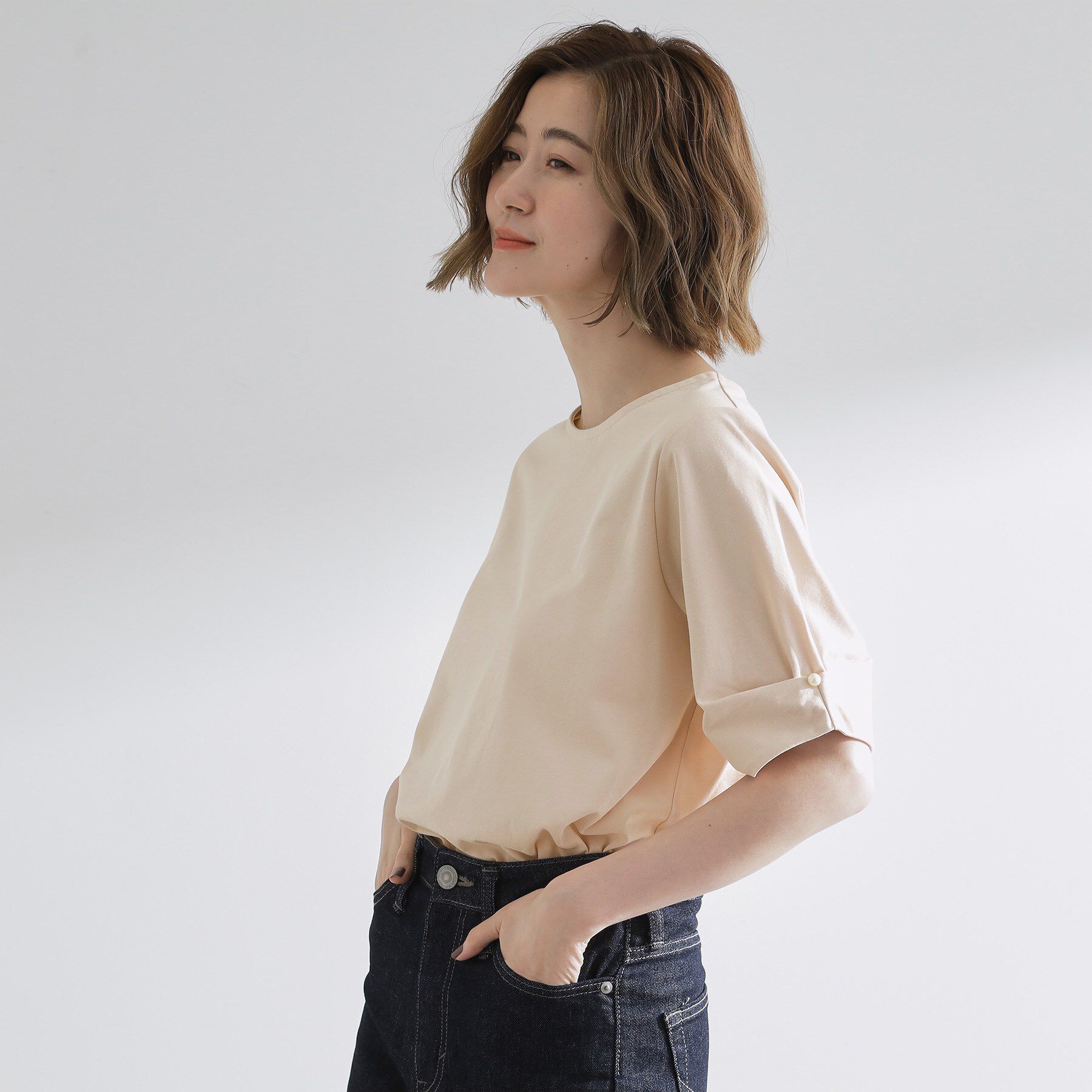 grove「きちんと感と女性らしさ、二の腕カバーが一枚で叶う　袖口パール調ボタンプルオーバー」|Tシャツ・カットソー|