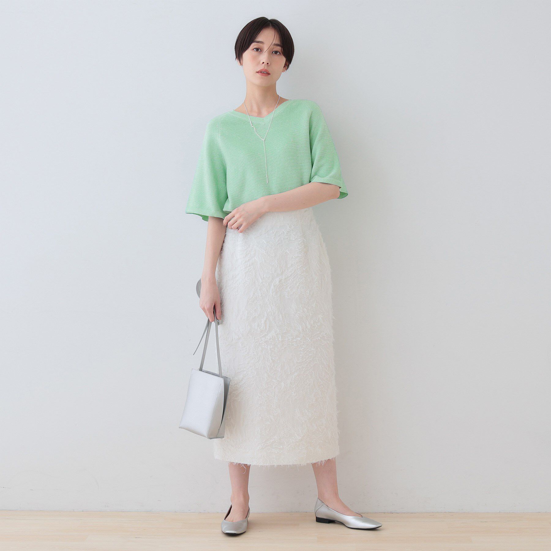 INDIVI「新色登場！【上品ラメ素材】フレアスリーブニット」|ニット・セーター|