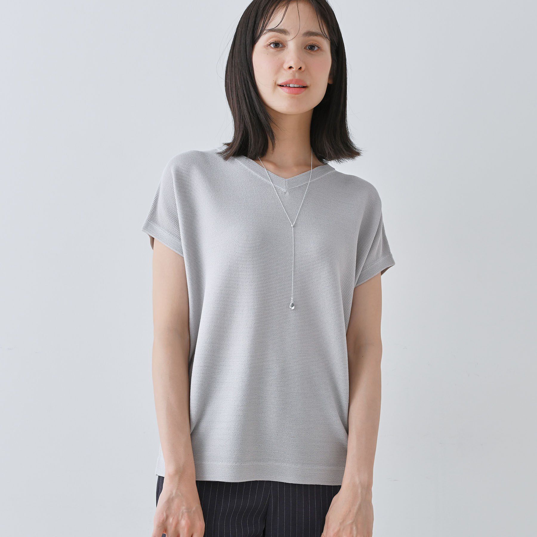 INDIVI「【洗える】きれいめVネックニット」|ニット・セーター|ライトグレー(011