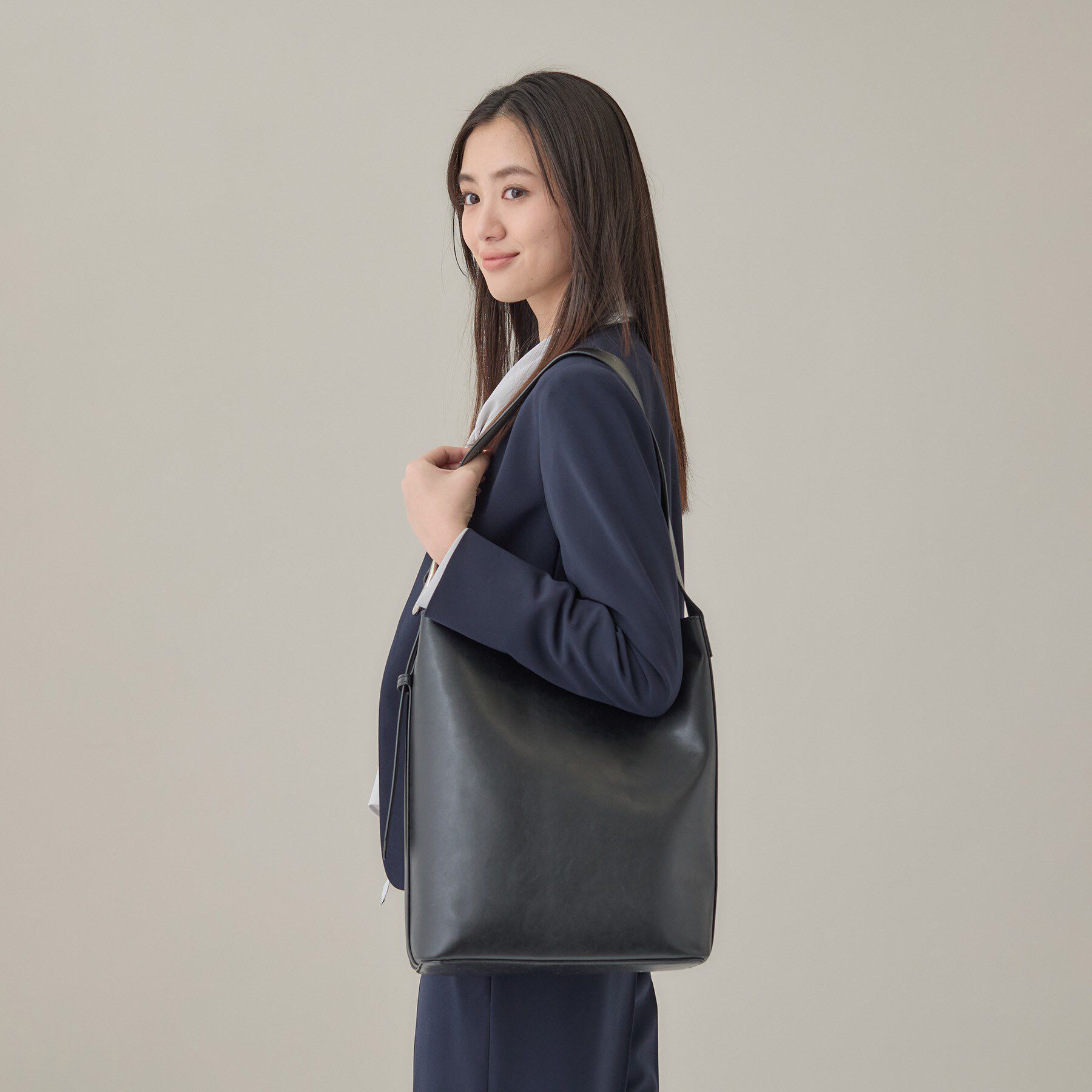 INDIVI「【A4収納可能／合皮】配色デザインワンショルダーバッグ」|ショルダー・メッセンジャー|