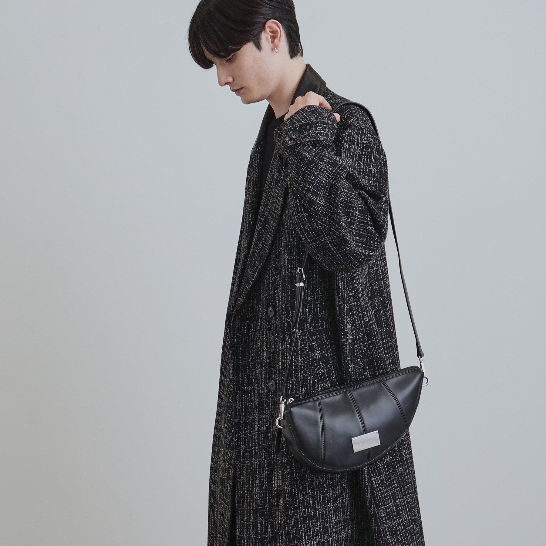 tk.TAKEO KIKUCHI「アシンメトリーハーフムーンショルダーバッグ」|ショルダー・メッセンジャー|