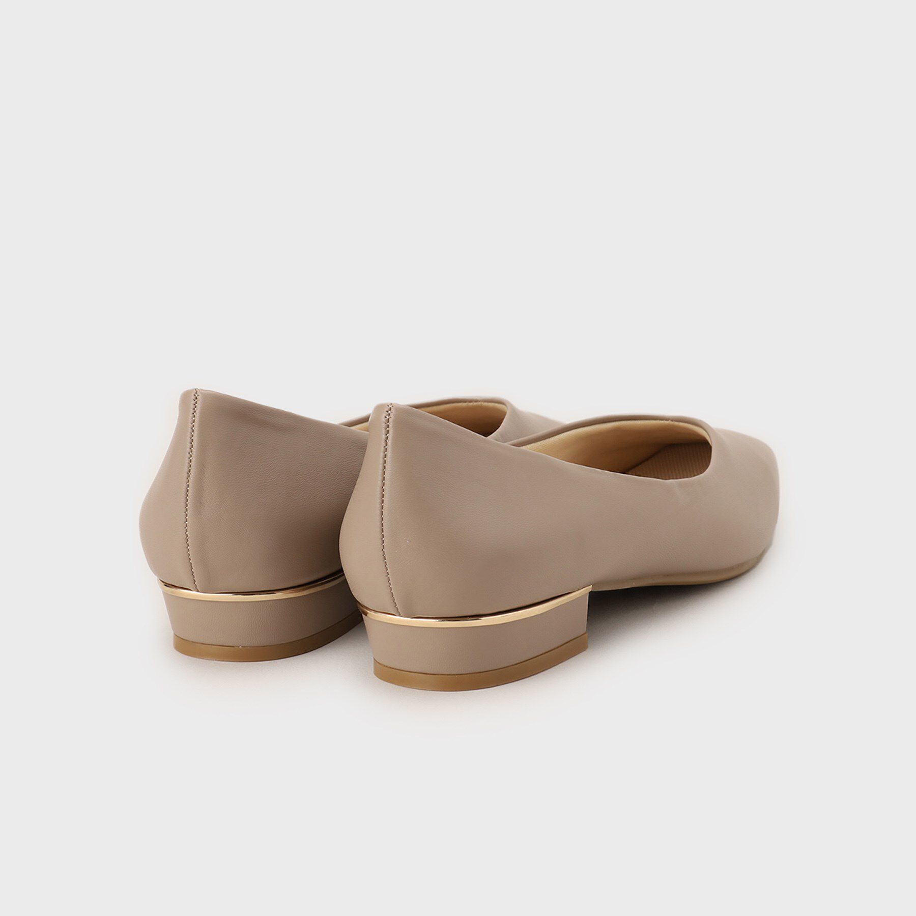 OPAQUE.CLIP「【抗菌防臭加工/生活防水】メタルパーツVフラットパンプス」|パンプス|