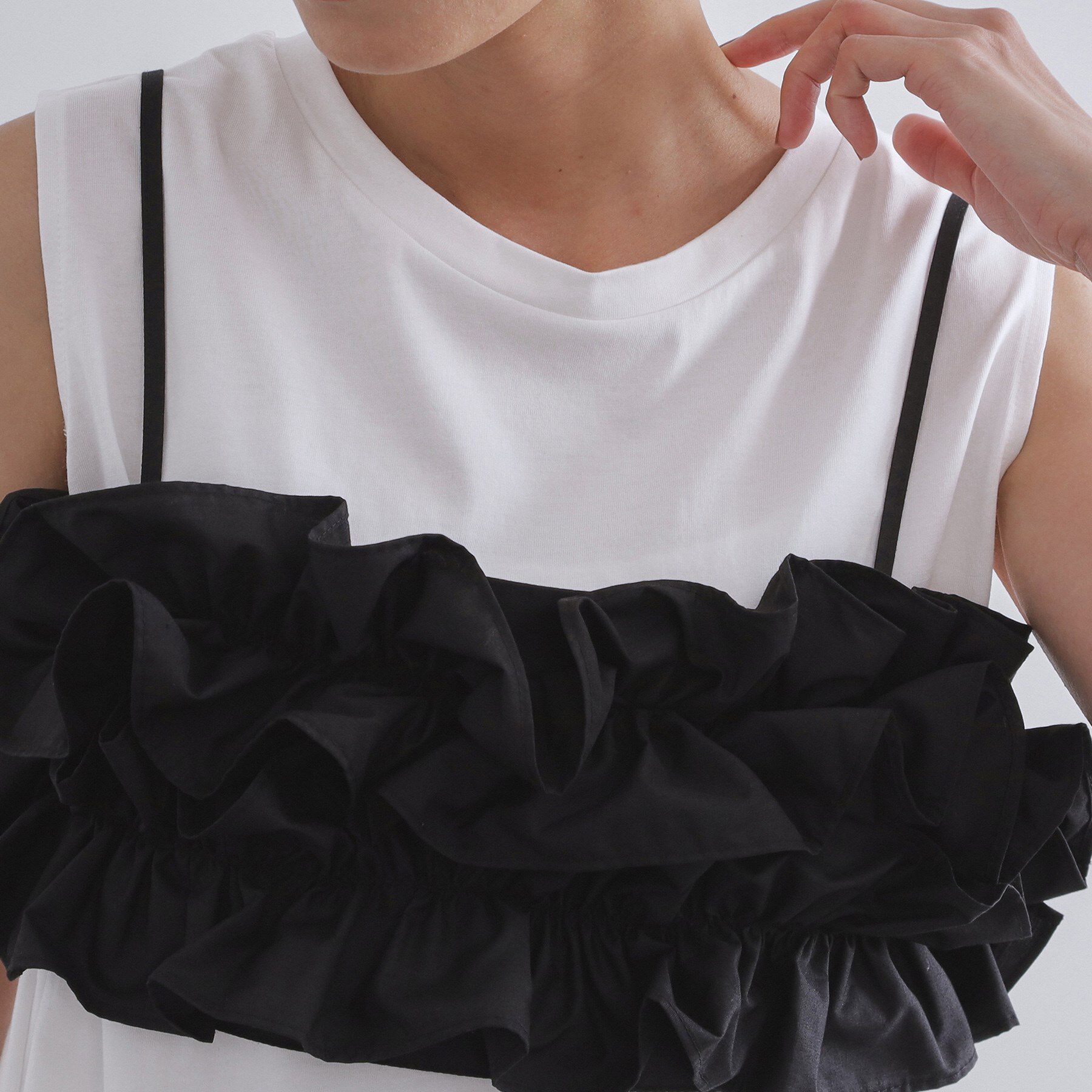 OPAQUE.CLIP「《CanCam掲載》ツインセット/フリルキャミビスチェ&times;フレンチスリーブカットソー【洗濯機洗い可】」|Tシャツ・カットソー|