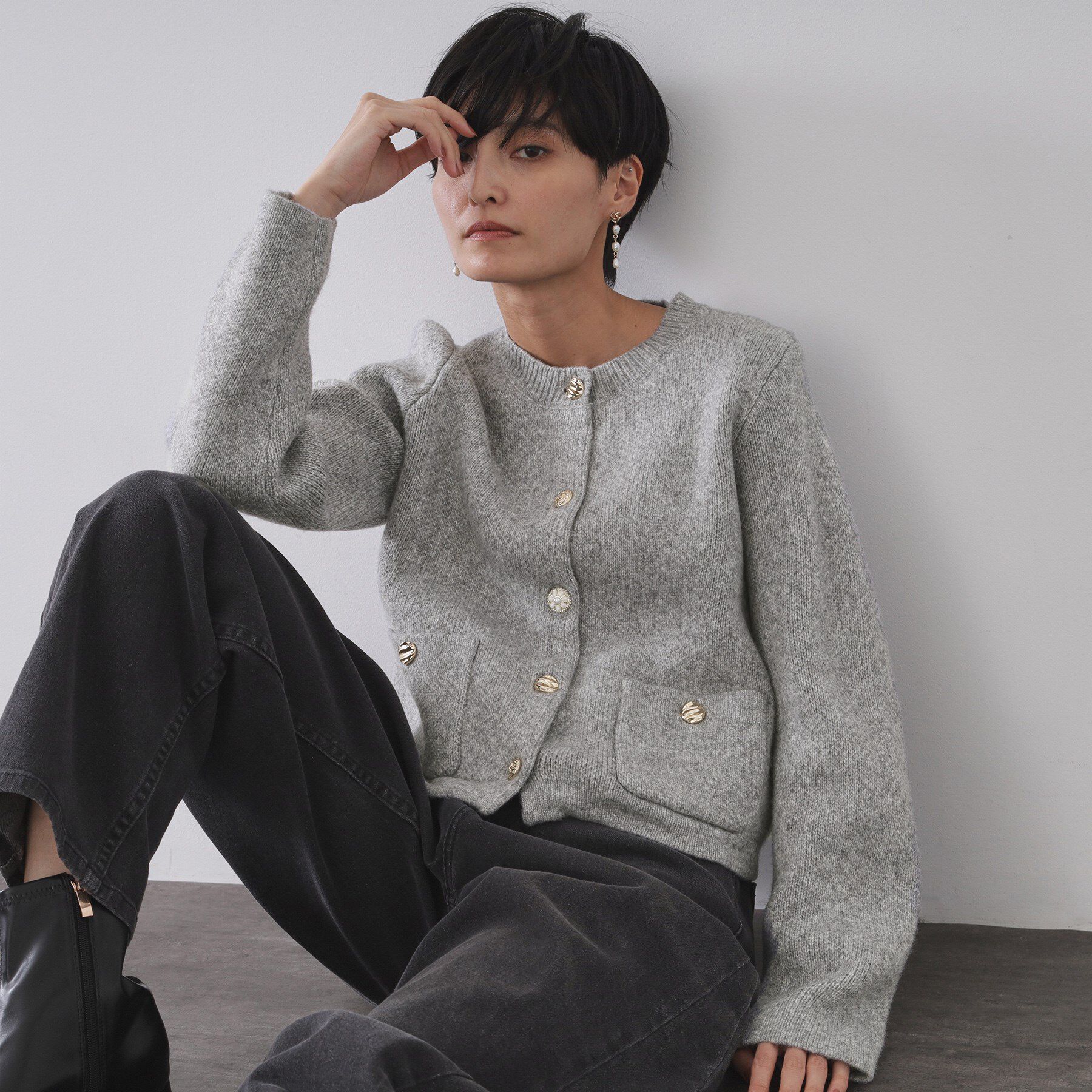 OPAQUE.CLIP「ビジューボタンニットカーディガン【洗える】」|カーディガン|グレー(012)