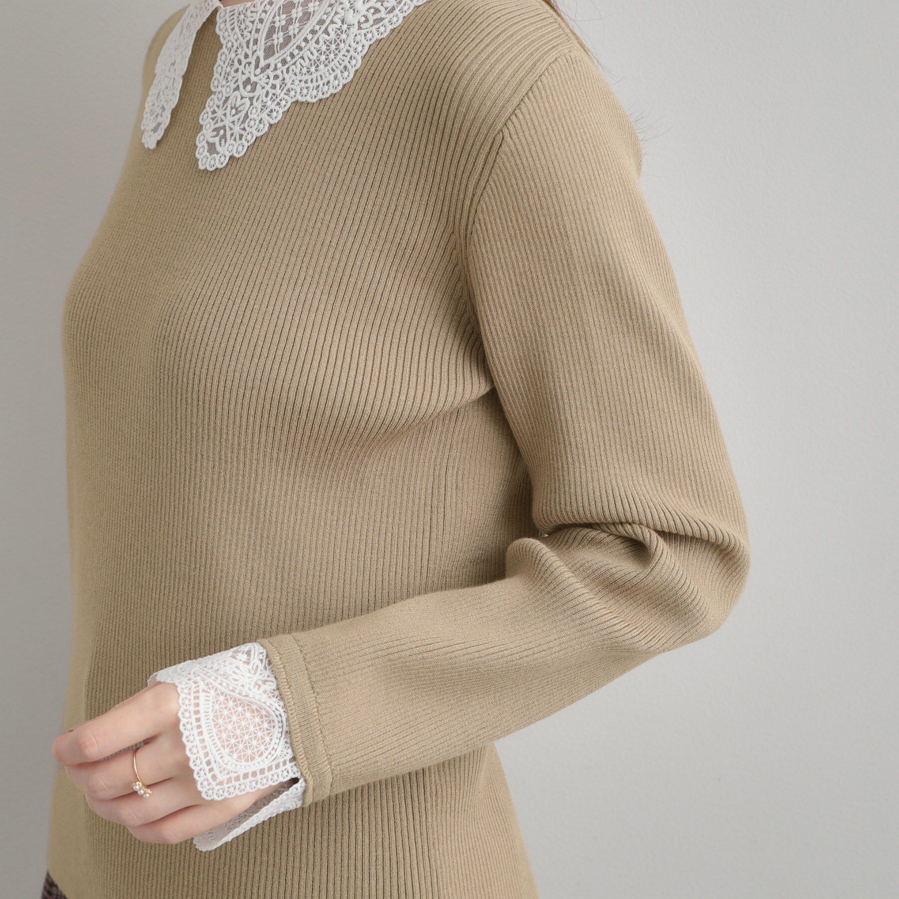 Couture broach「【着映え・フェミニン・通勤】レース衿カフス付きリブニット」|ニット・セーター|