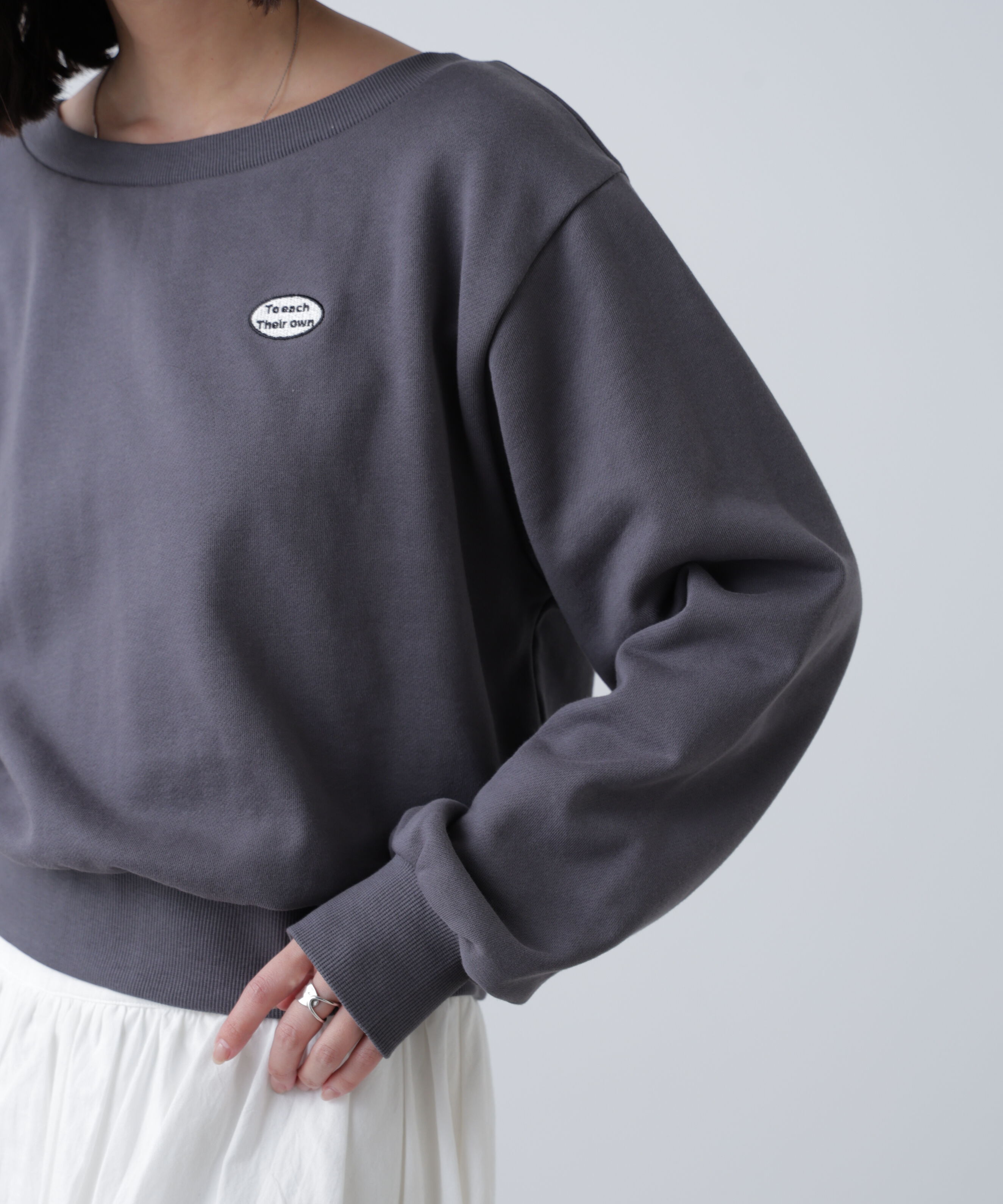  「オフショルワンポイント刺繍スウェット」|Tシャツ・カットソー|