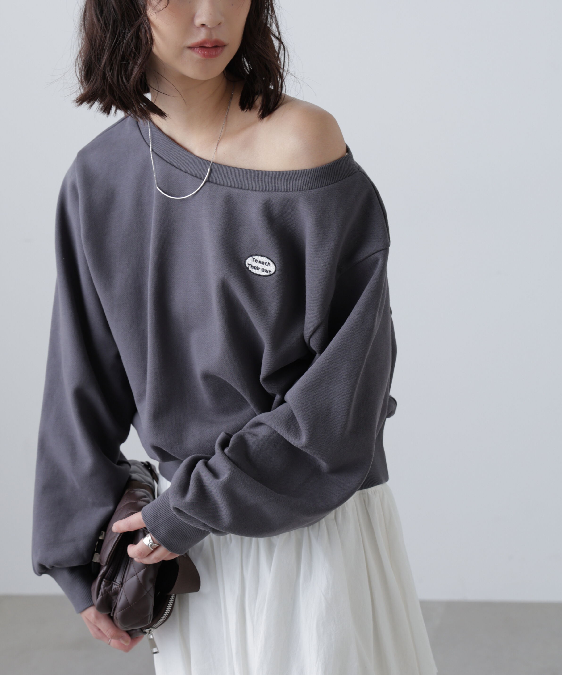  「オフショルワンポイント刺繍スウェット」|Tシャツ・カットソー|