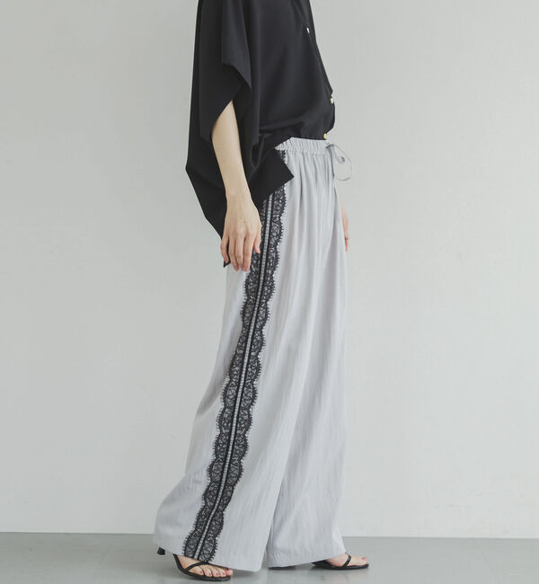 Doux archives「サイドラインレースギャザーパンツ」|チノ|GRAY