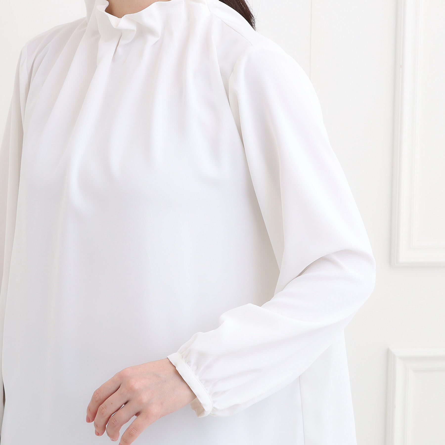 SHOO･LA･RUE「【洗濯機可】上品で華やか スタンドフリルブラウス」|シャツ・ブラウス|