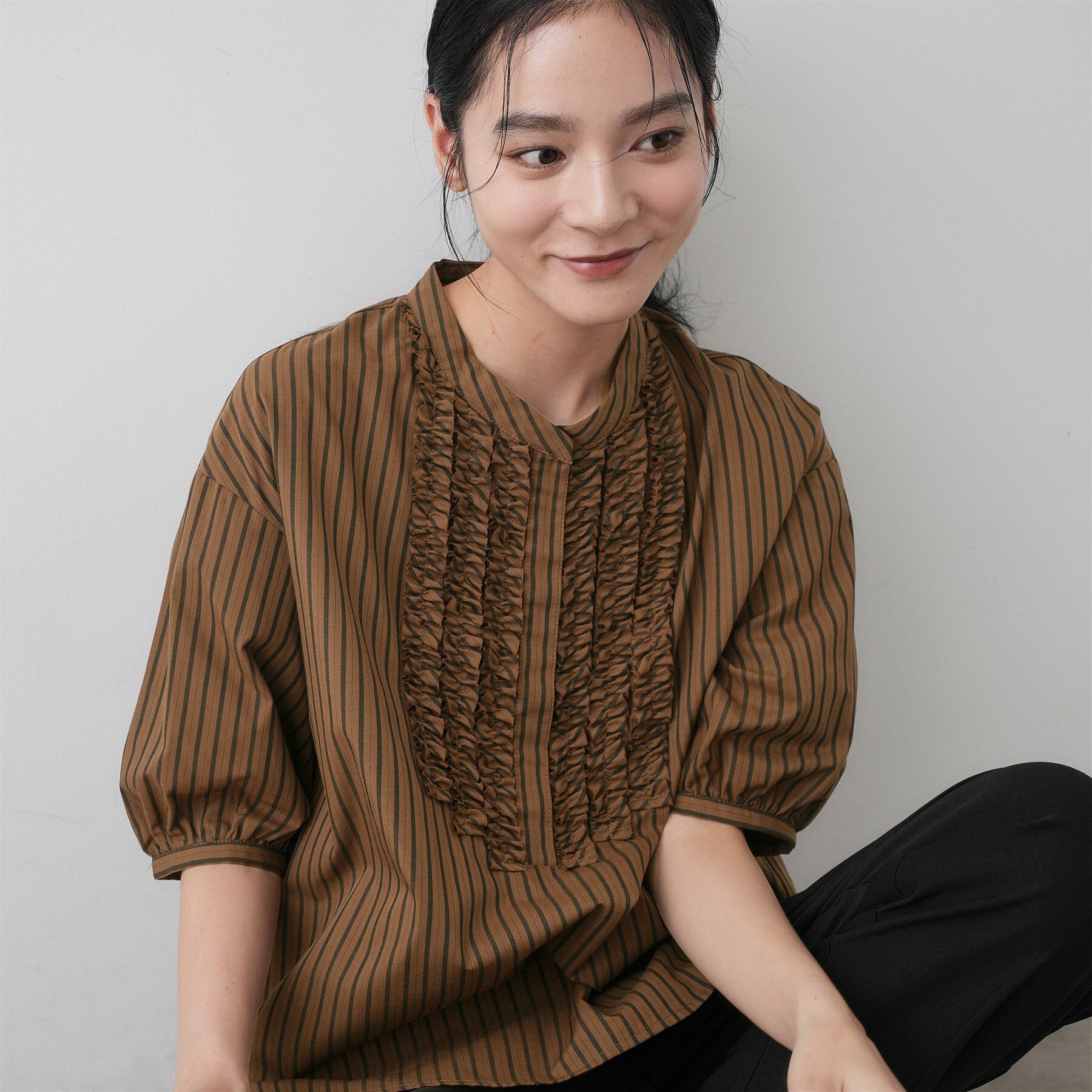 Dessin「【洗える】フリルバンドカラー五分袖ブラウス」|シャツ・ブラウス|