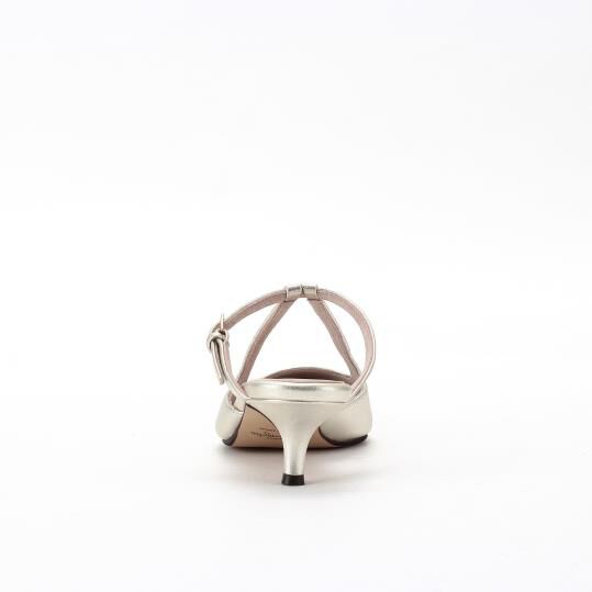 銀座かねまつ「LSDT2552METPLT 【本革】トライアングルストラップミュール」|サンダル|