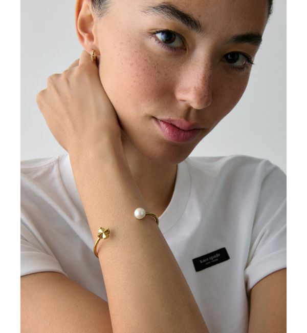 kate spade new york「スペード フラワー パール カフ」|ブレスレット・バングル|