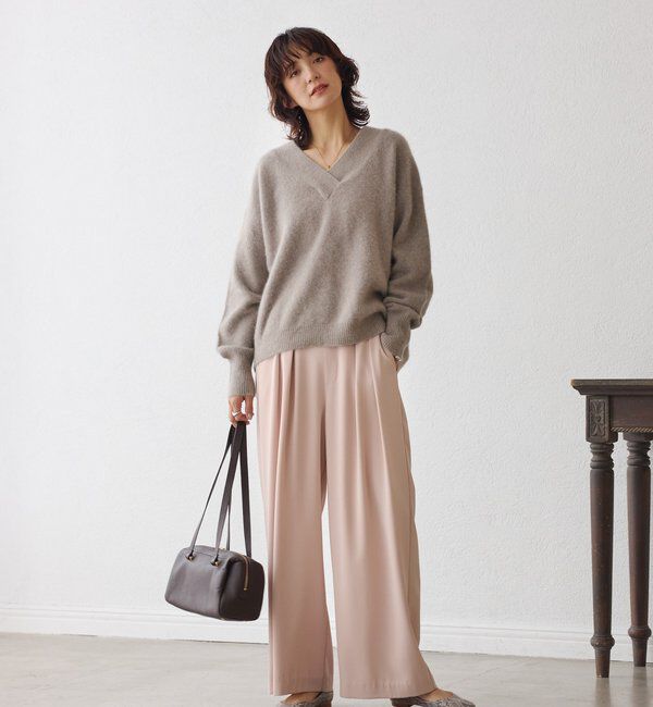  「【華やかな印象に】ヘアリーヤーン深Vネックニット」|ニット・セーター|