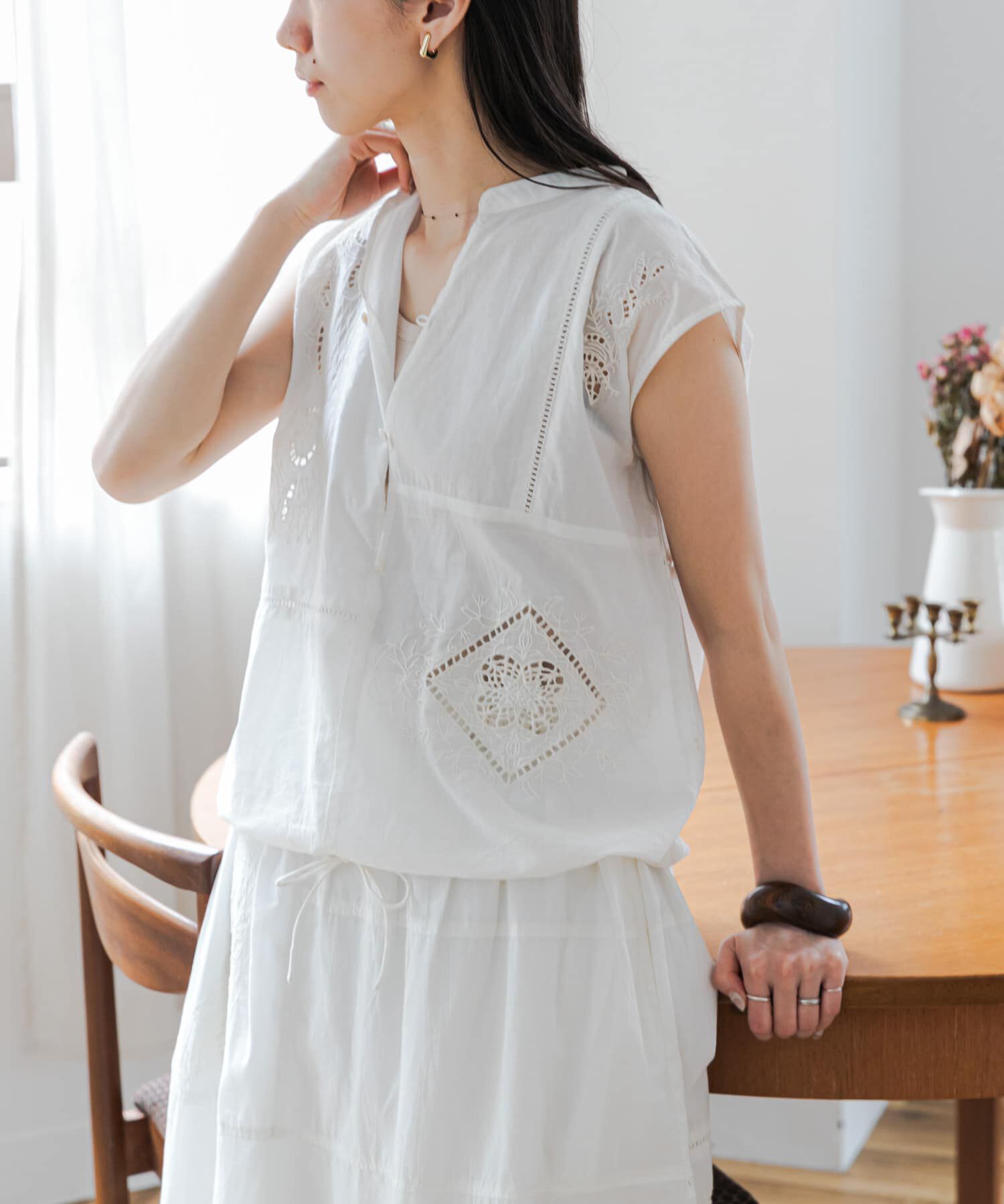 URBAN RESEARCH DOORS「パッチワーク刺繍ブラウス」|シャツ・ブラウス|オフホワイト