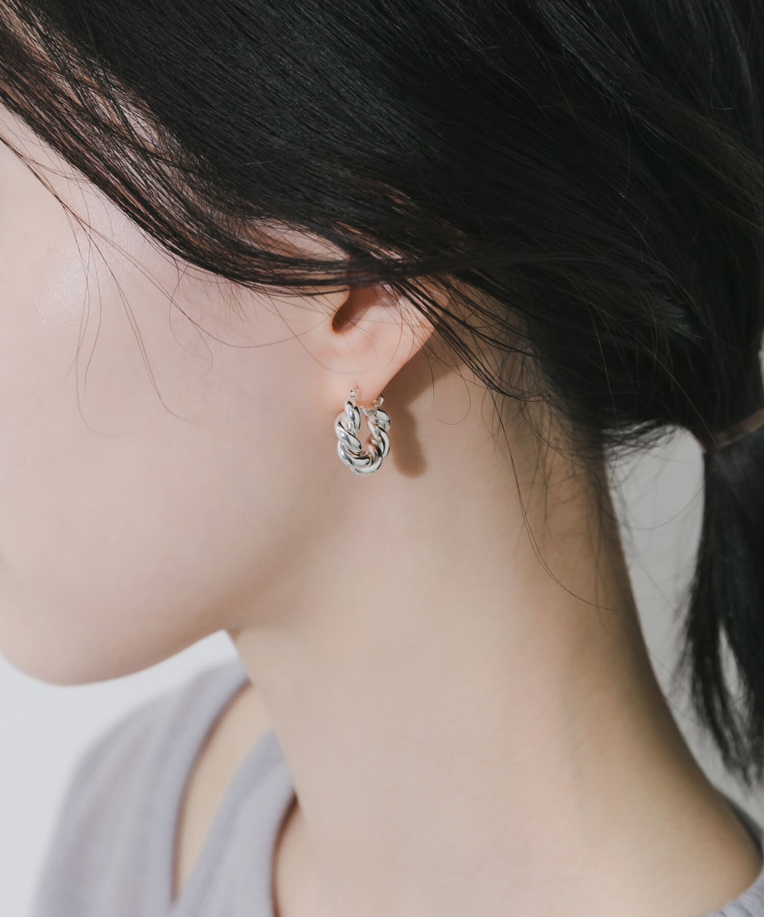 SMELLY「プランプツイストフープピアス」|ピアス|シルバー