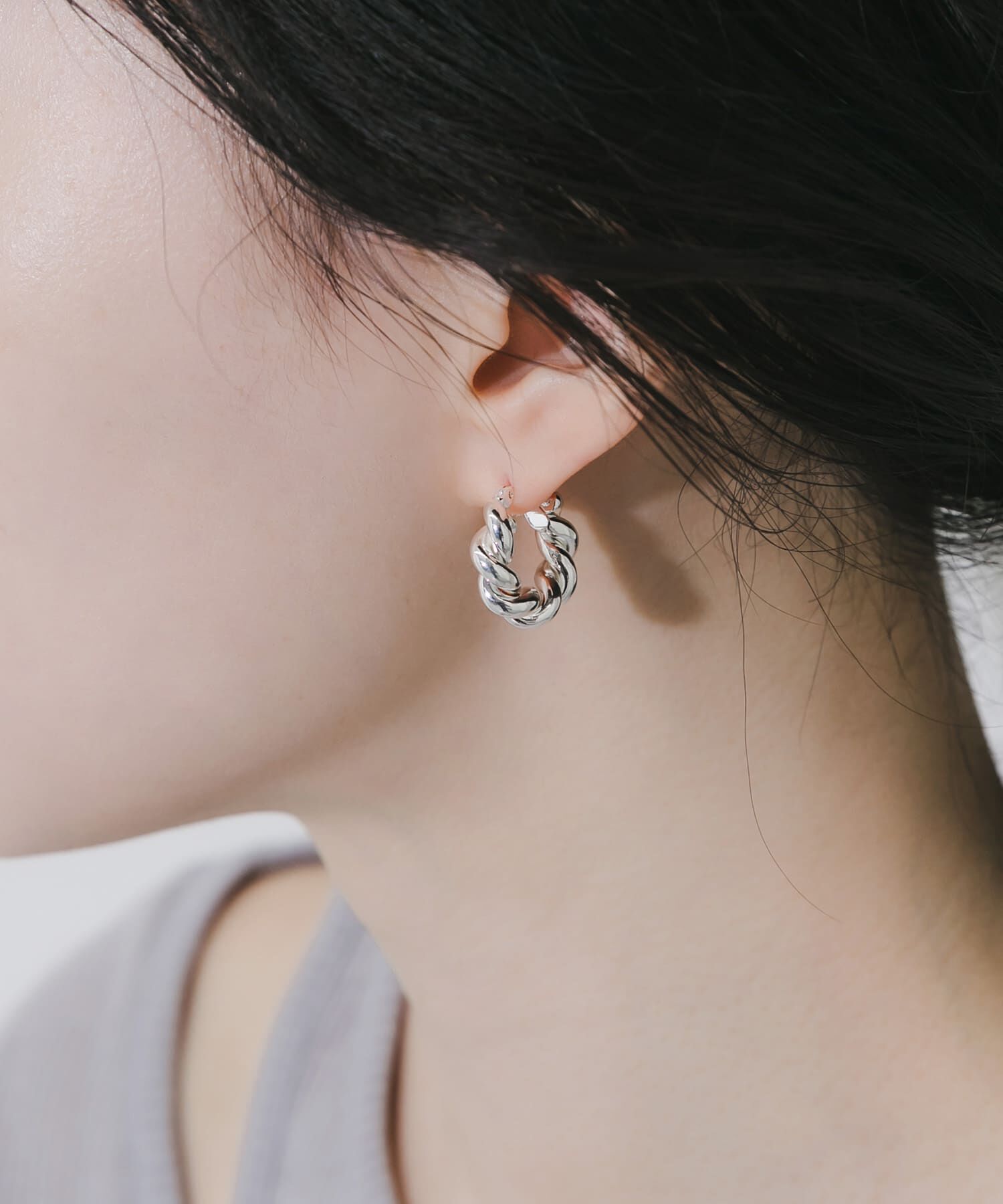 SMELLY「プランプツイストフープピアス」|ピアス|