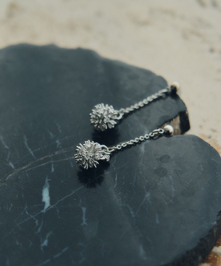 YECCA VECCA「ビジューボールスイングピアス」|ピアス|