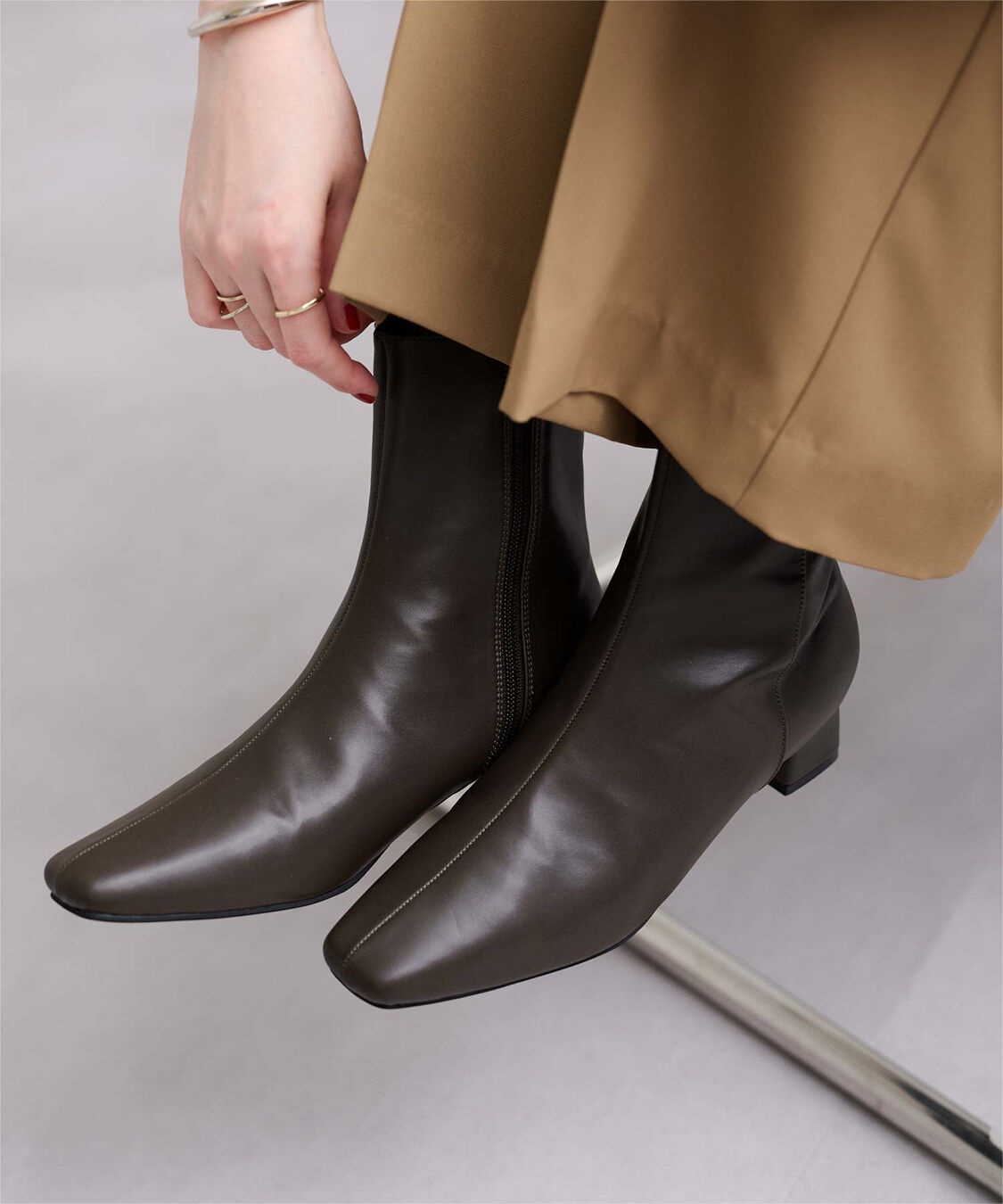 ur's「4.5cmスクエアトゥブーツ」|ショートブーツ|