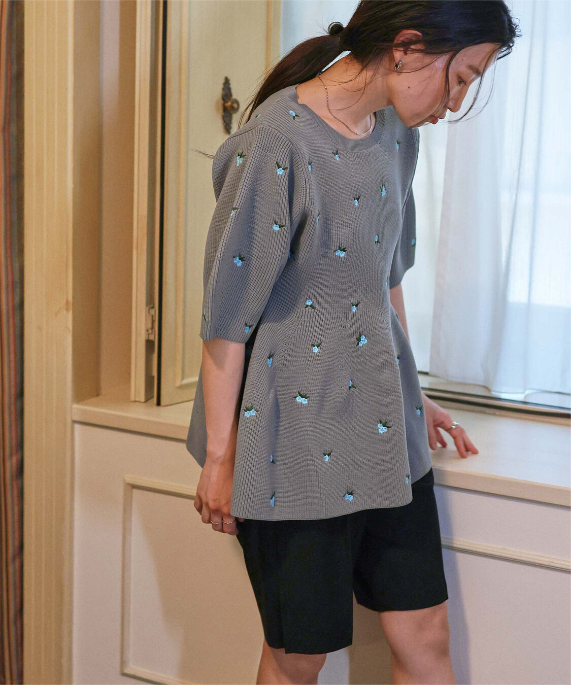 titivate「フラワー刺繍ペプラムニットトップス」|ニット・セーター|