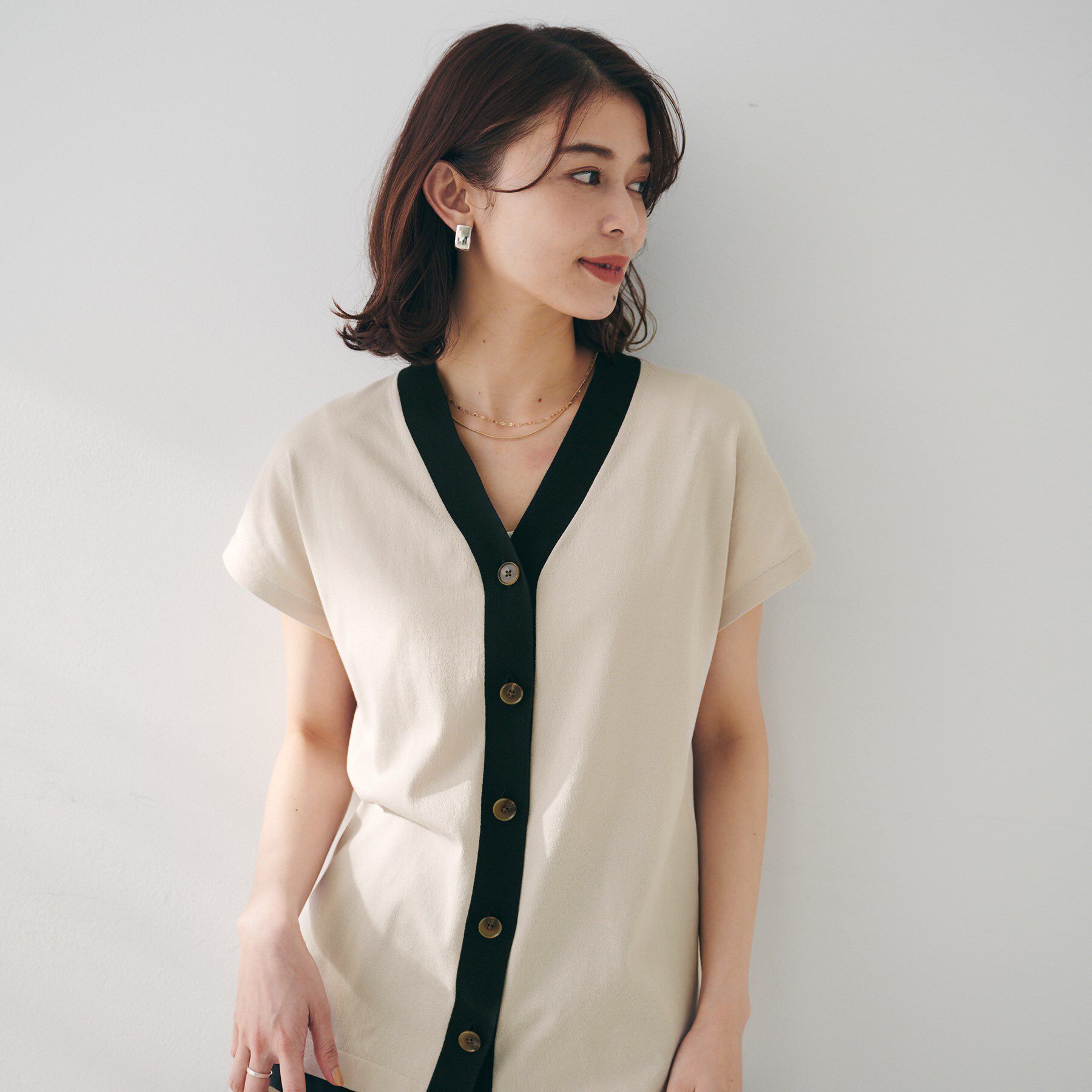 UNTITLED「【体型カバー/ジレ風/前開き】Vネックニット」|ニット・セーター|グレージュ(550)