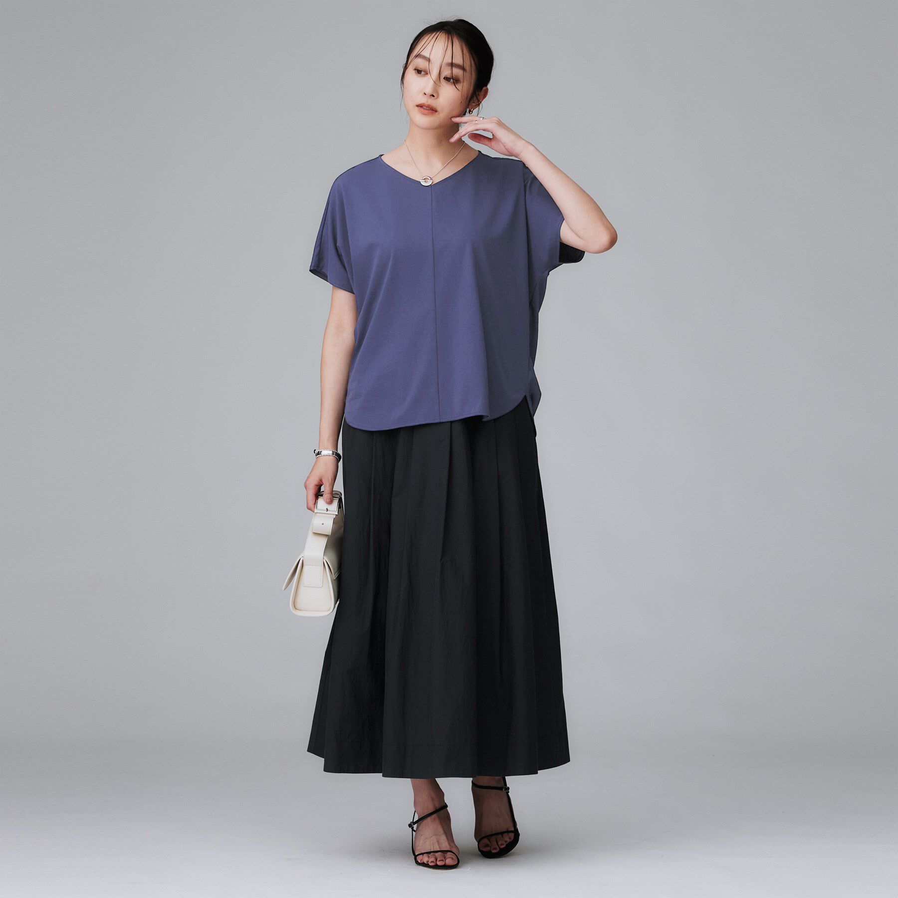 UNTITLED「【接触冷感/洗える】Vネックコットンプルオーバー」|Tシャツ・カットソー|