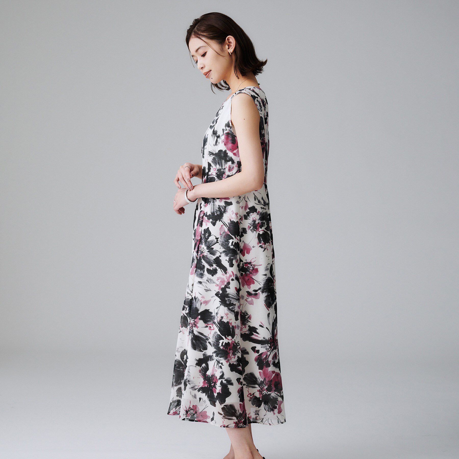 UNTITLED「【シアー/エレガント/花柄/夏ワンピ】ペイントフラワーワンピース」|ワンピース|