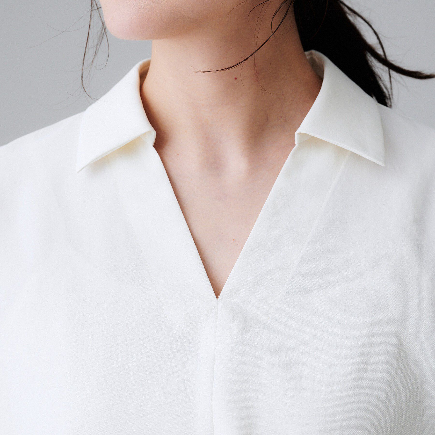 UNTITLED「【UVカット/接触冷感/吸水速乾/ゆったり】V開きネックシャツ」|シャツ・ブラウス|